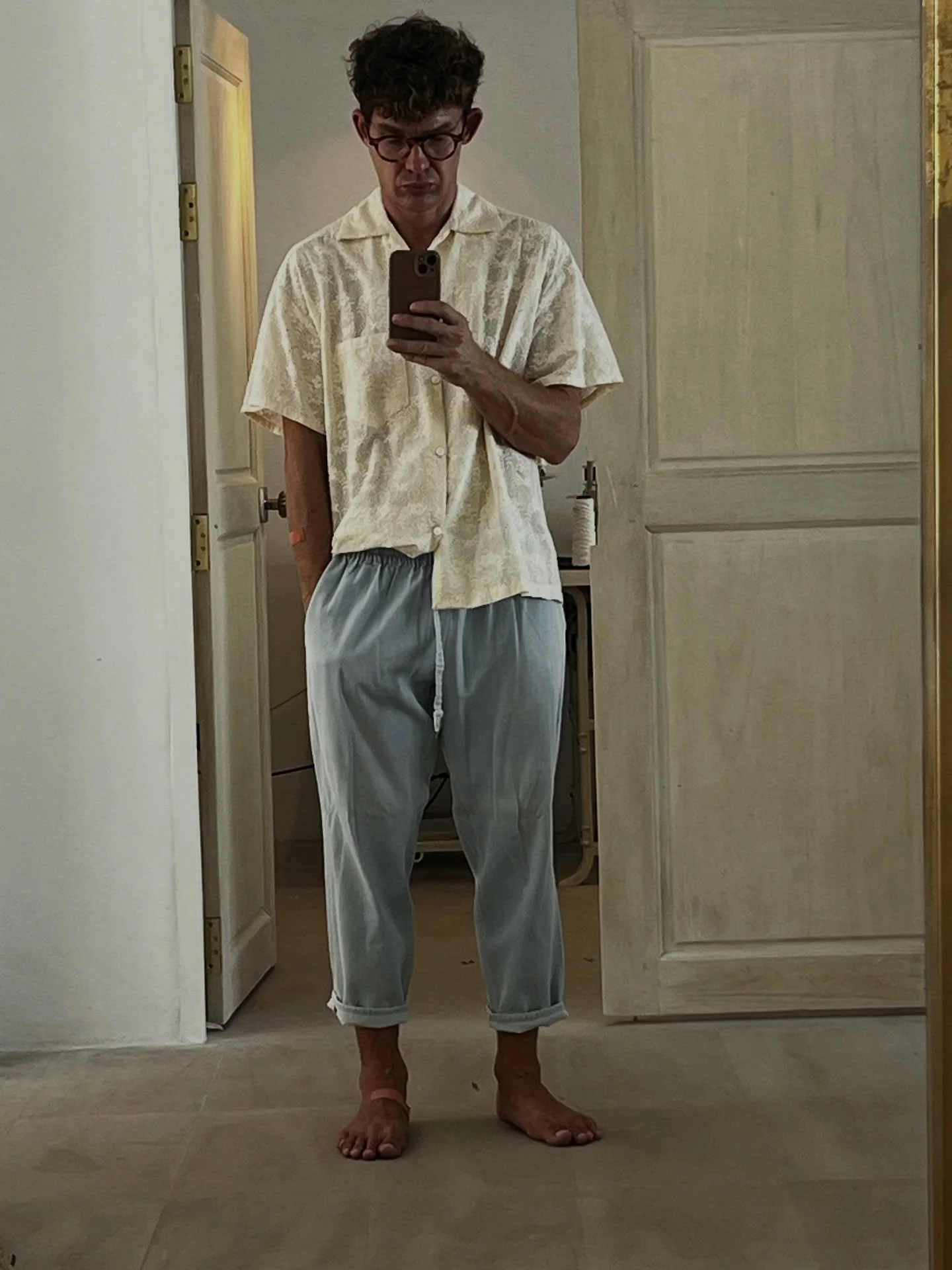 #ootd laguna shirt size L - cotton with broderie anglaise and lazy pants size L made from a soft and light denim ( ages ago) 
My little brother in law @712_n.y  made this laguna shirt ages ago and I forgot about it until today! 
The button holes are 