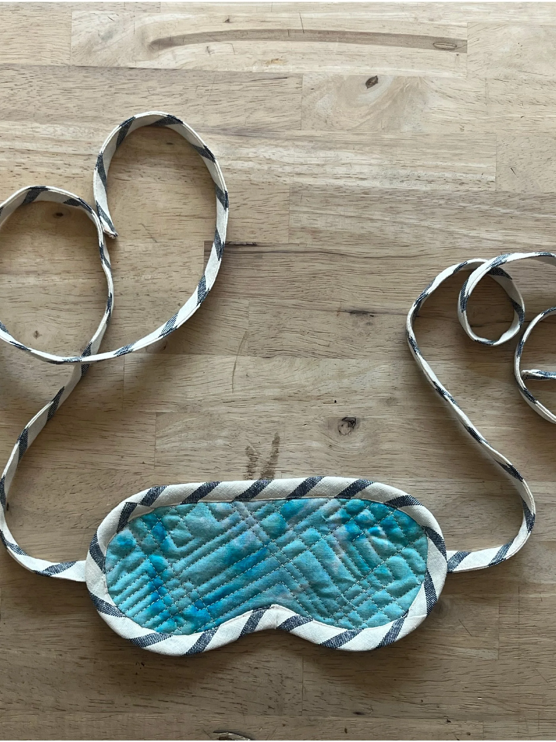 photo of the quilted dream mask with bias bound edges