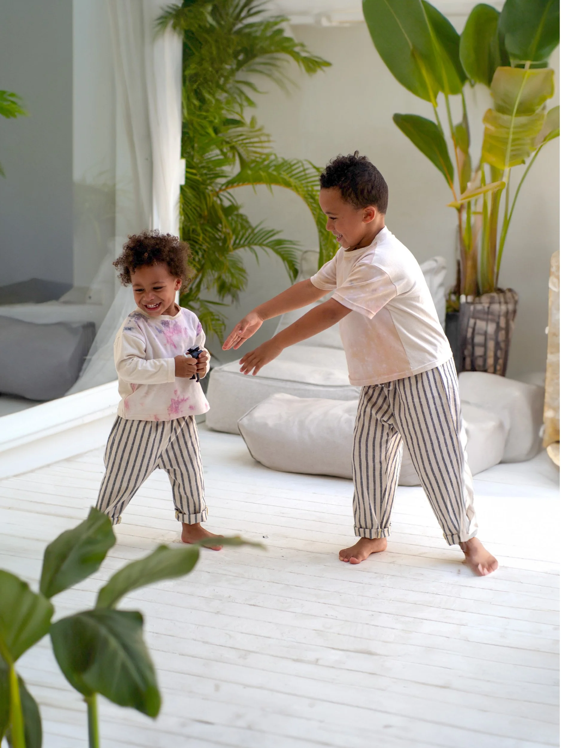 lazy pants for kids model image playing brothers