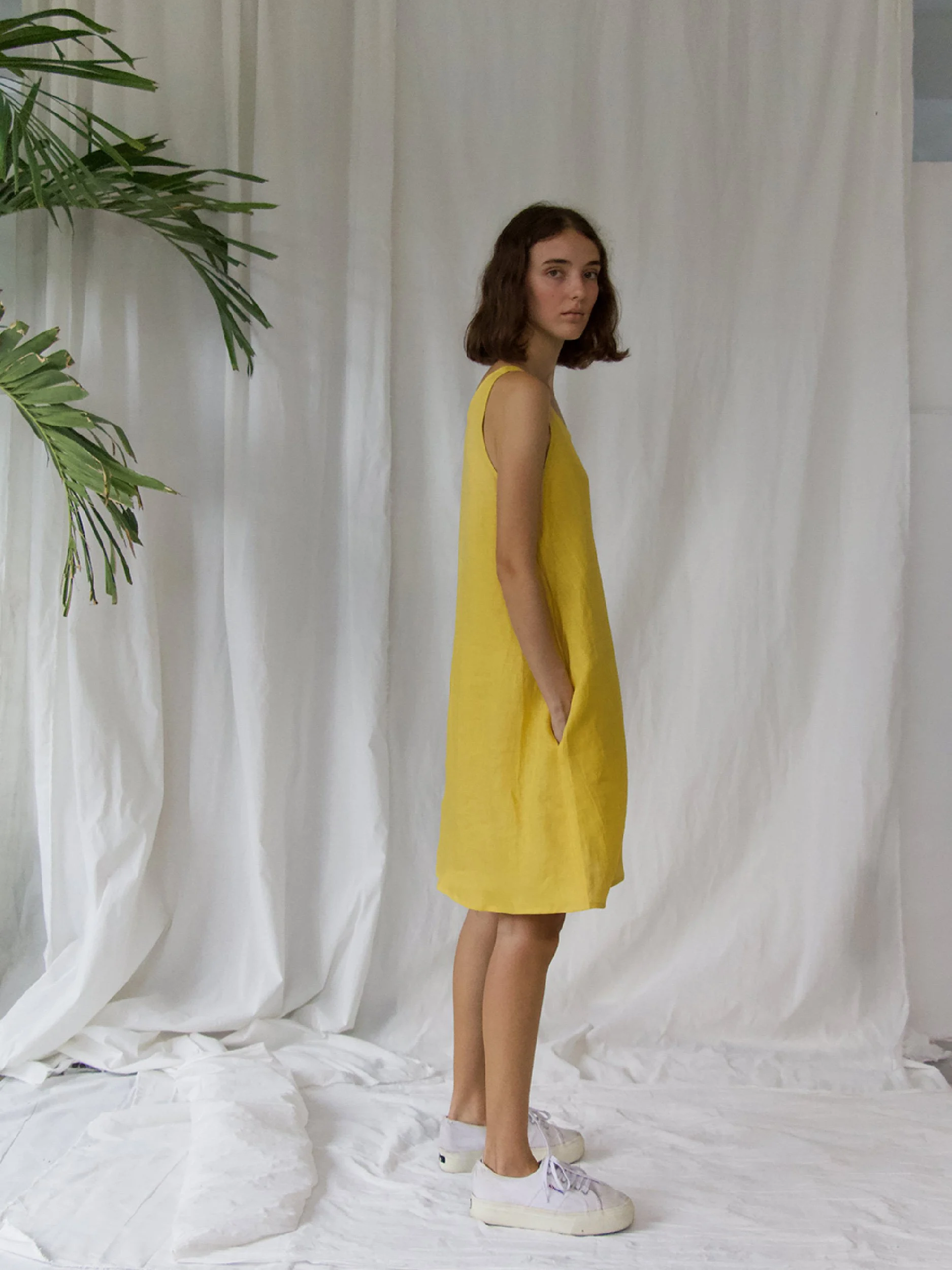 beach dress model image - side view - side pockets