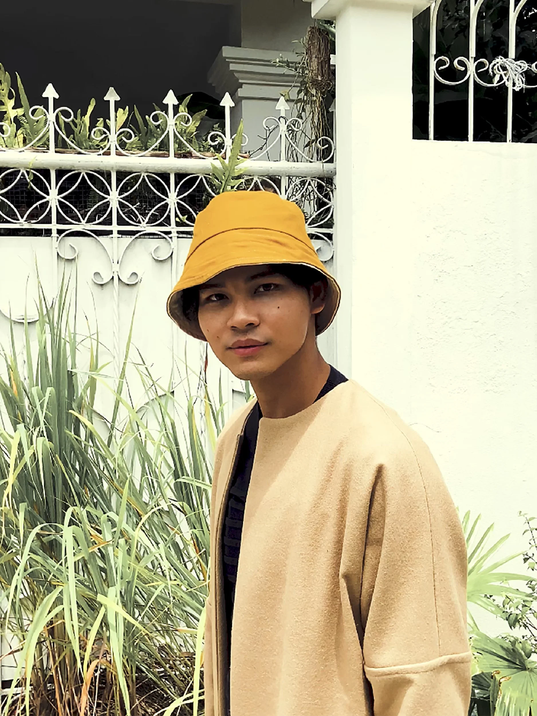bucket hat model foto ochre yellow