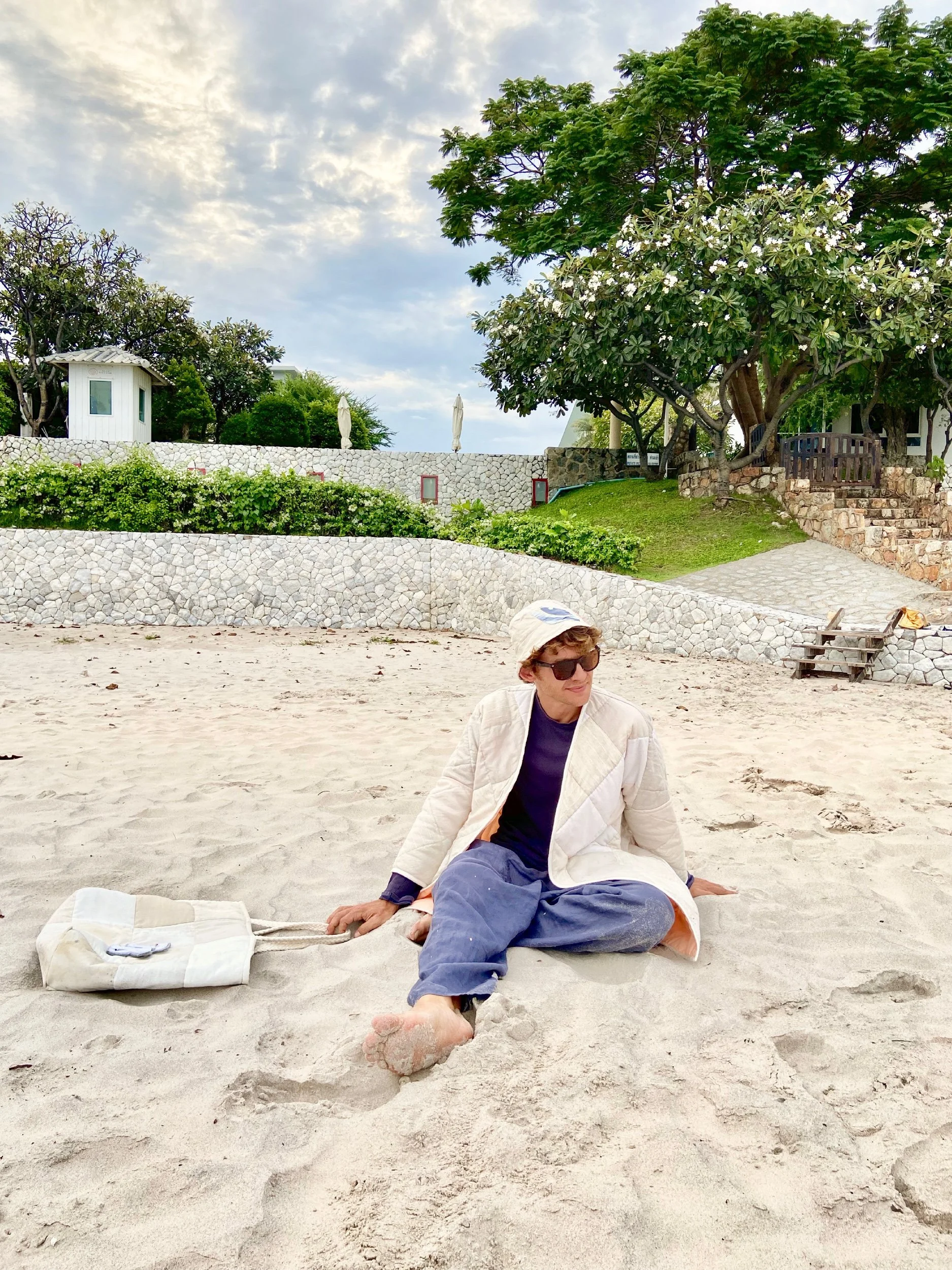 cozy tote quilted version model image