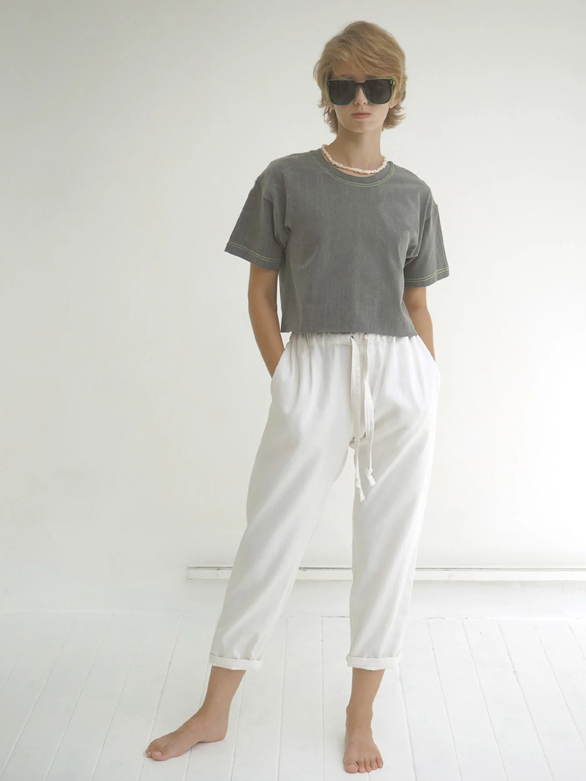 minimalist t-shirt cropped version in dark grey worn by model