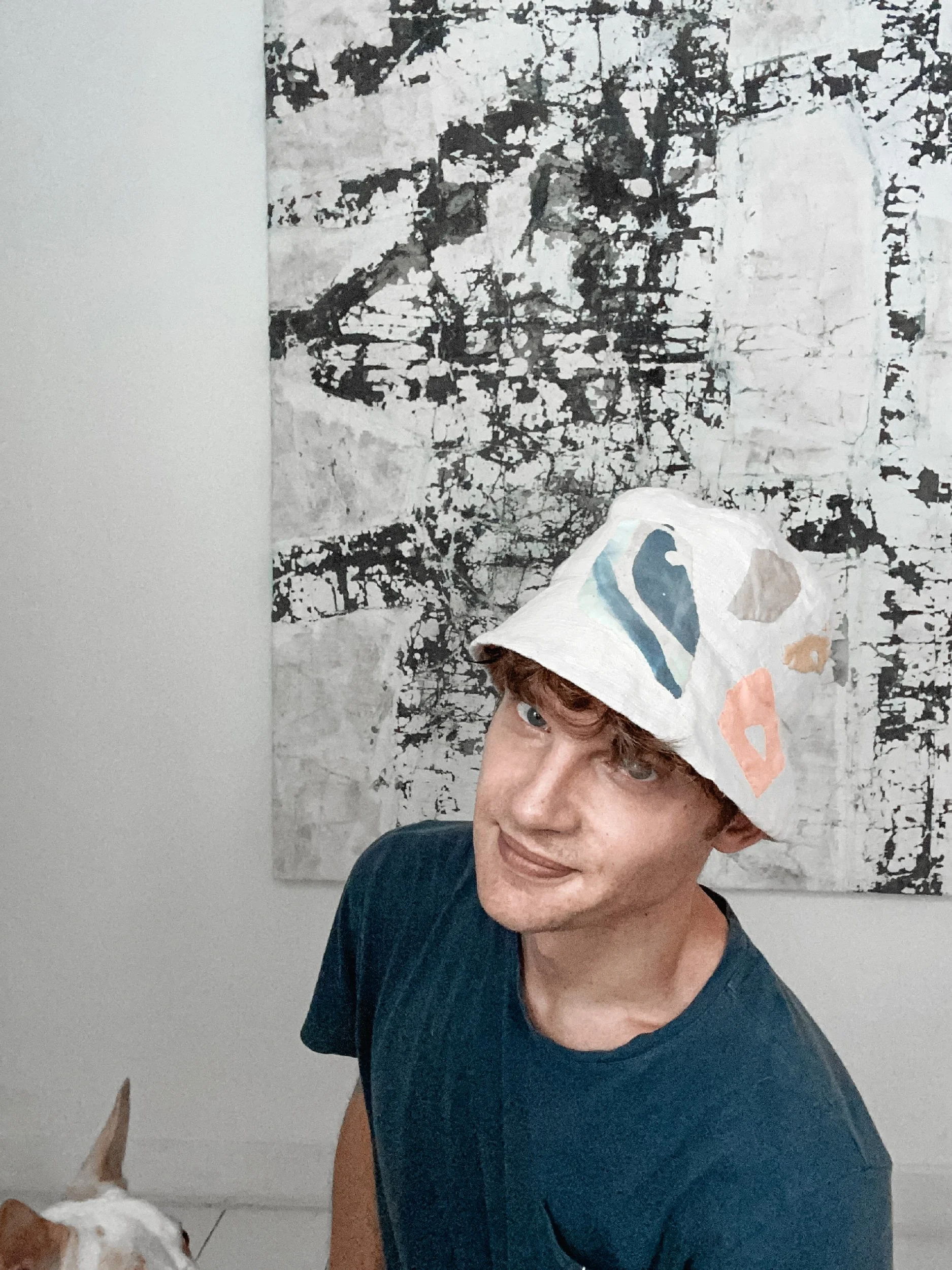 bucket hat snap shot beige version with appliqué