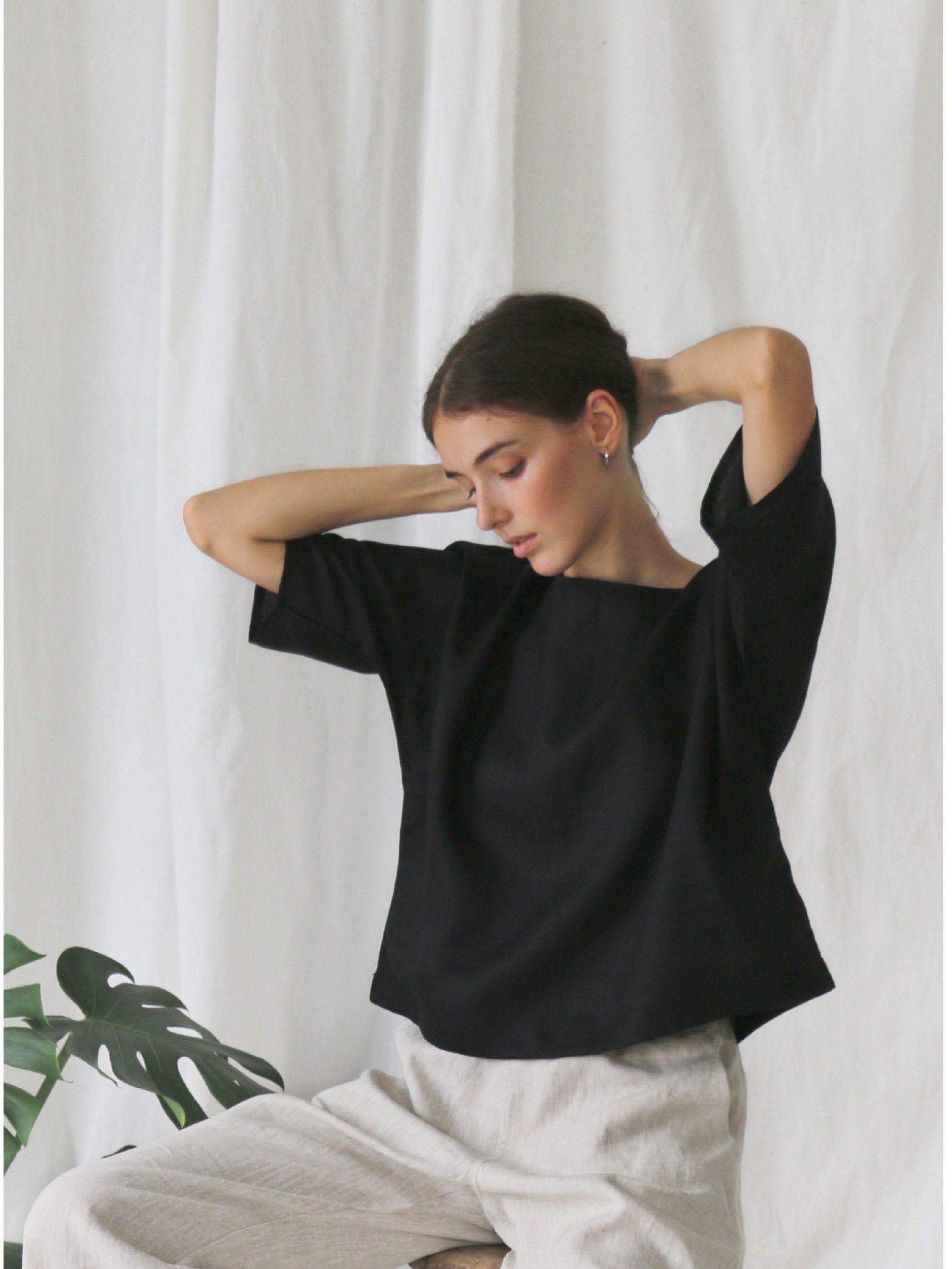 t-shirt tunic black linen cropped version