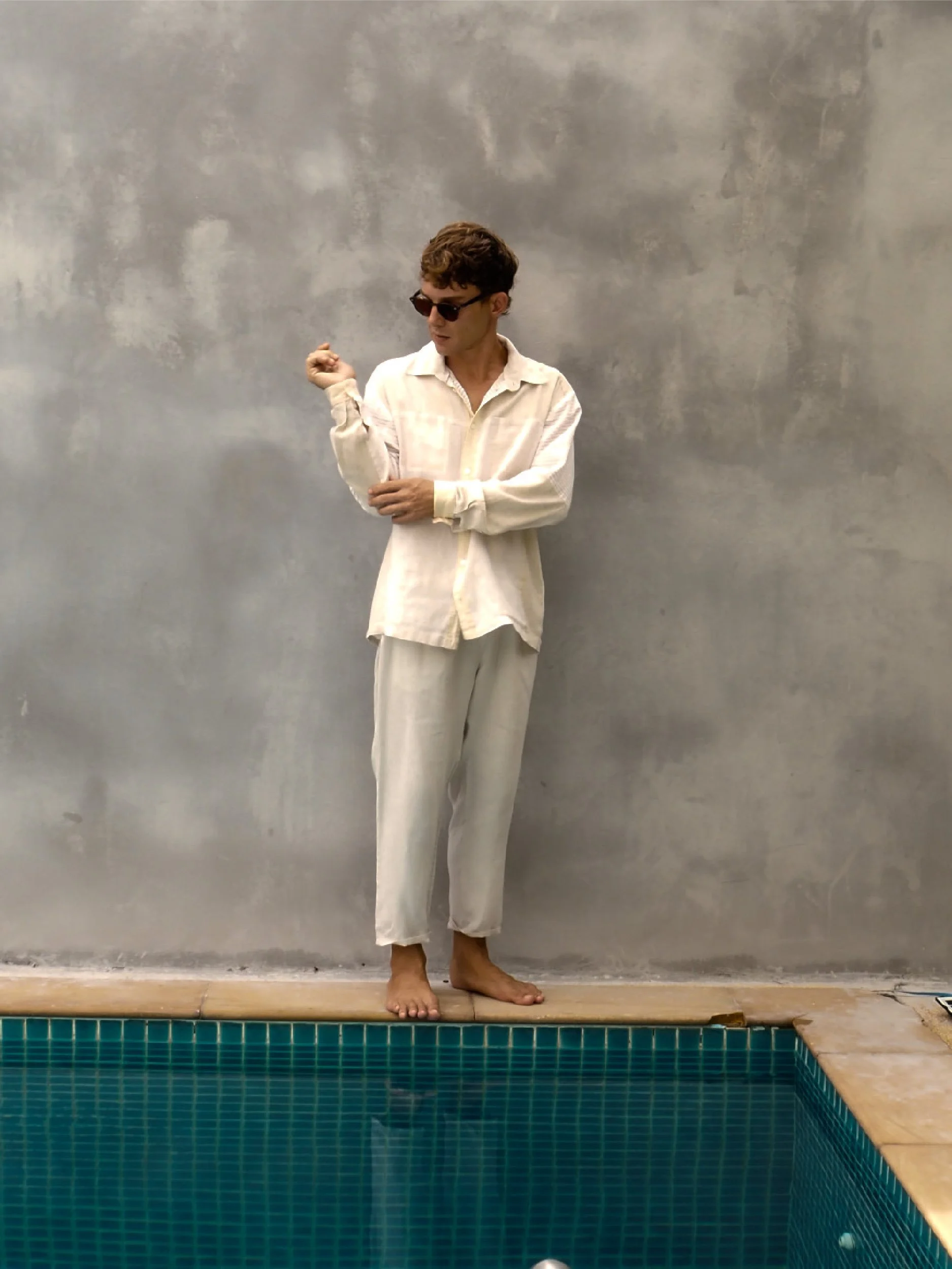 adventure shirt - model wearing beige version with concealed pockets