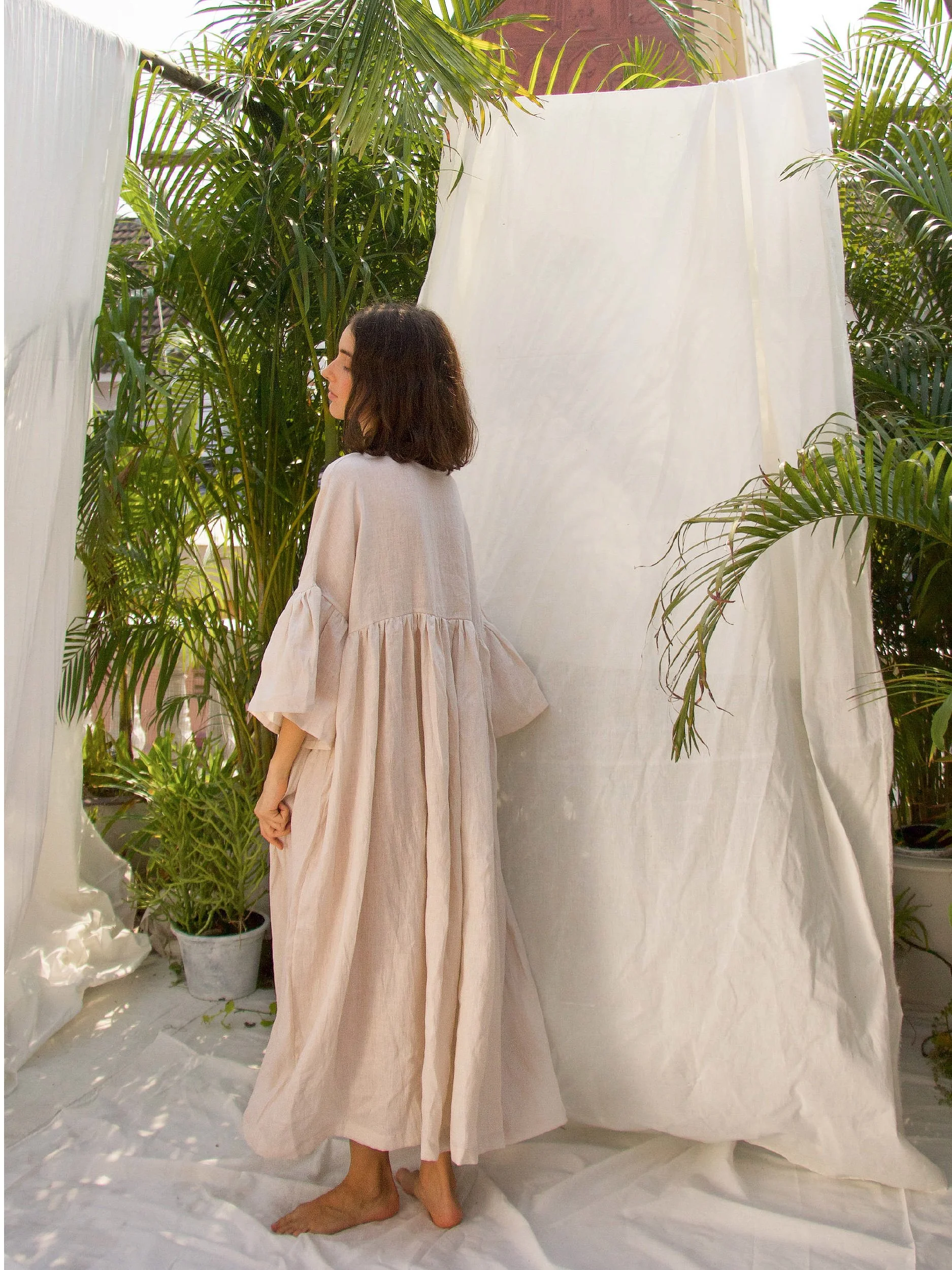 aria dress model image back view