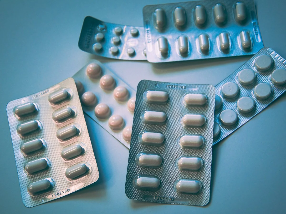 Blister packs of tablets for a treatment comparison guide