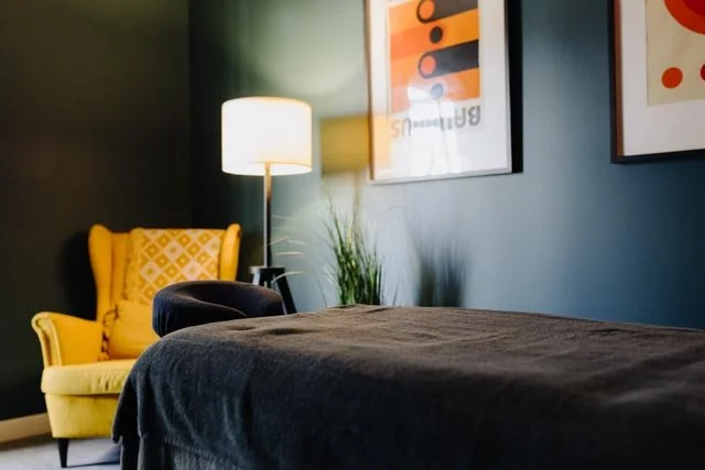 The cozy and mellow atmosphere at Enhance Massage