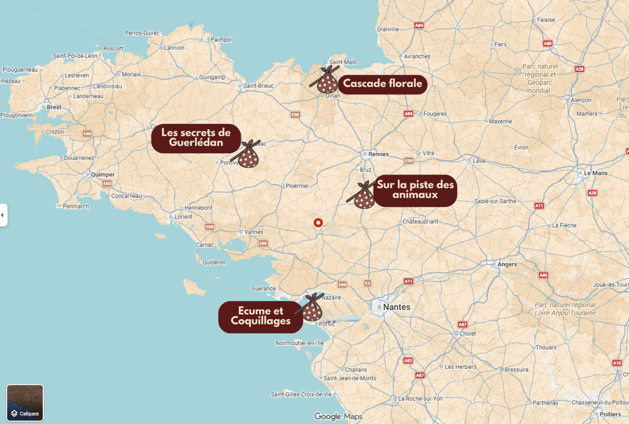 Carte de la région Pays de la Loire avec quatre points d'intérêt, chacun marqué par une icône de sac de paysage avec des annotations en français : Cascade florale, Les secrets de Guerlédan, Sur la piste des animaux, Écume et Coquillages.