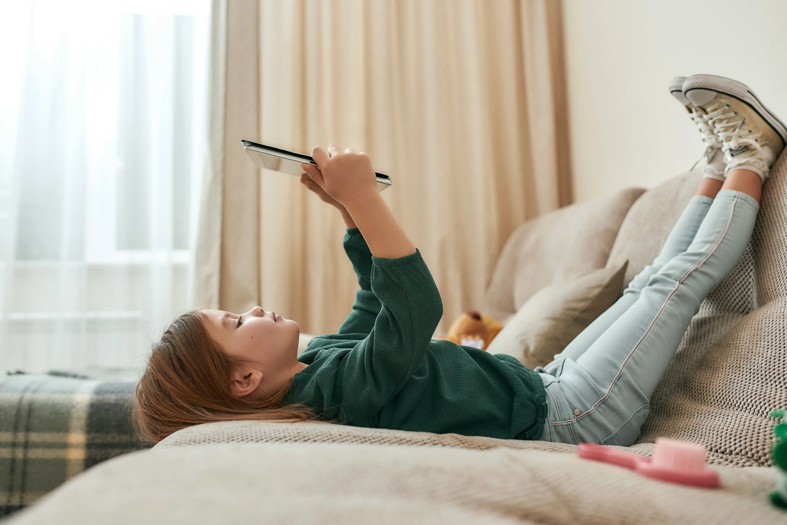 Screen Time Before Bed: How It Affects Kids' Sleep