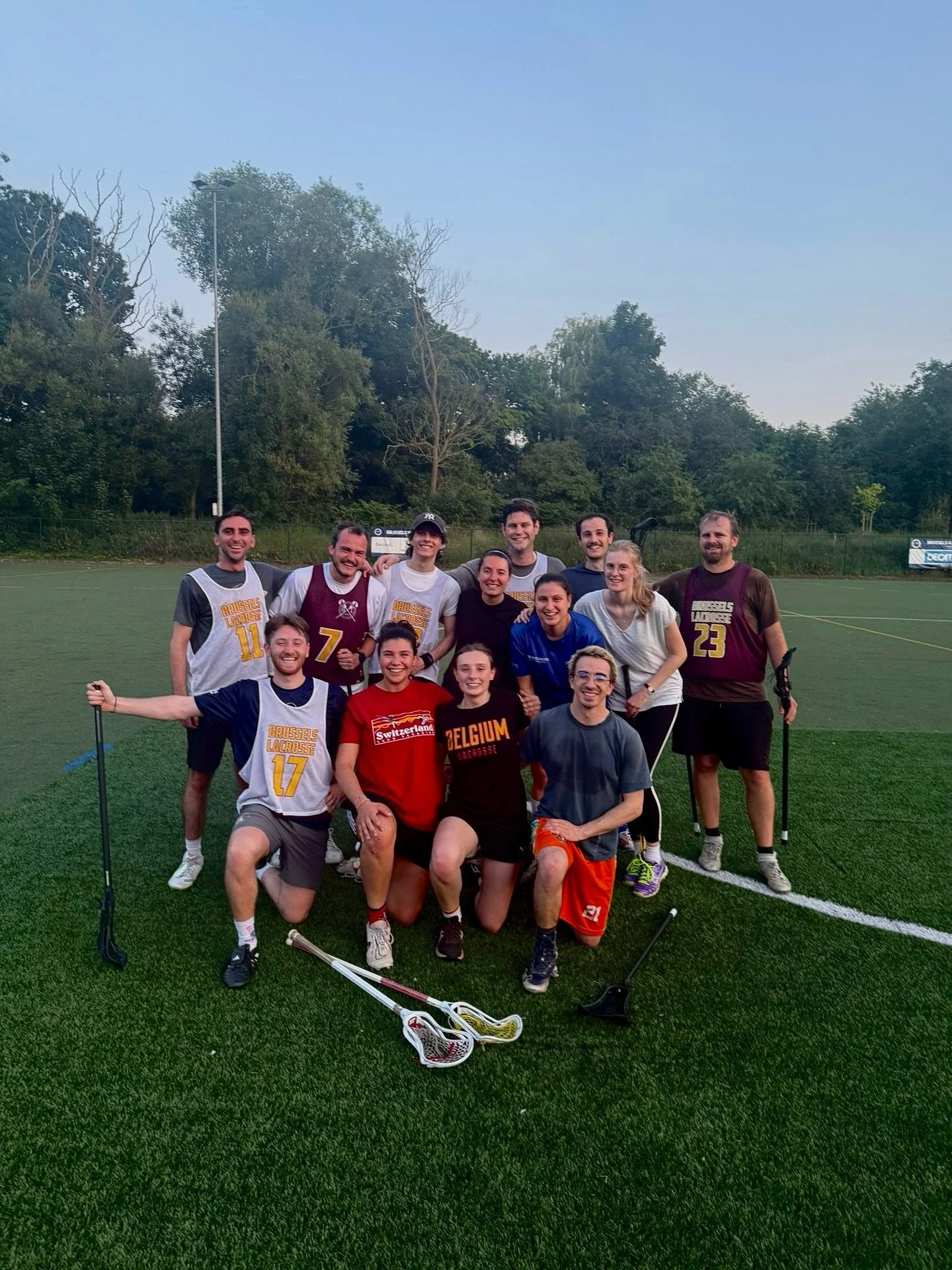 Wrapping up summer in style… Now let’s get back to business 🙂‍↕️
1. sweaty & stinky team pic
2. don’t quite remember how that night ended
3. board meeting perks @glacierbouboule
4. After practice HQ @lacuveabiere
5. Philo