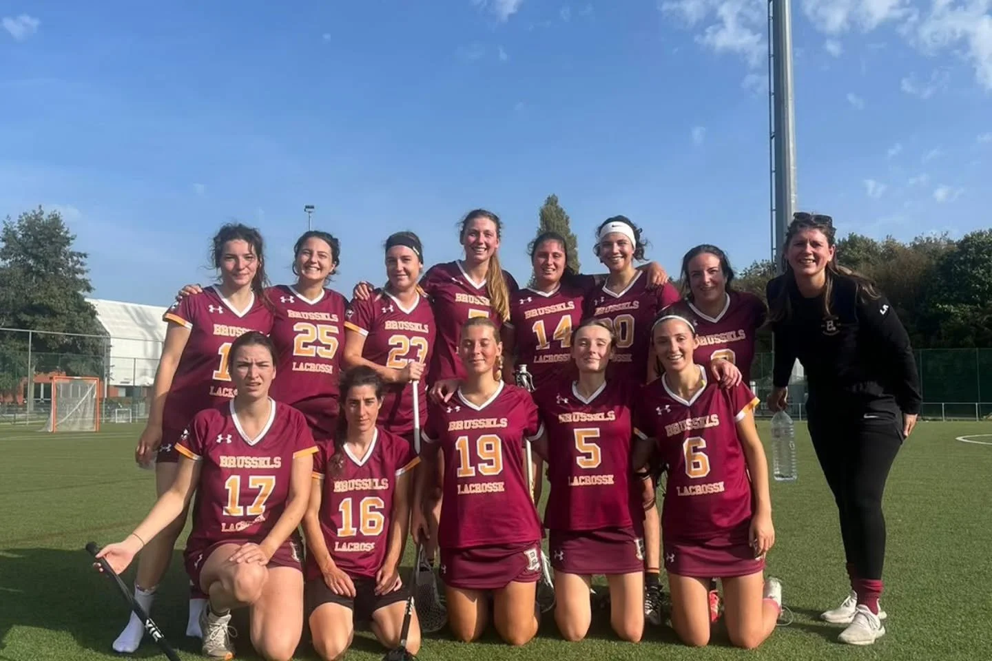 Challenging weekend for Brussels.. 🫠
Beavers played against the goblins @ghent_lacrosse on Saturday, which resulted in a loss of 16-1. 😪
Sunday was for the ladies.
Badgers played medusas @machelen.lacrosse on a 8v8, and had to suffer from a big l