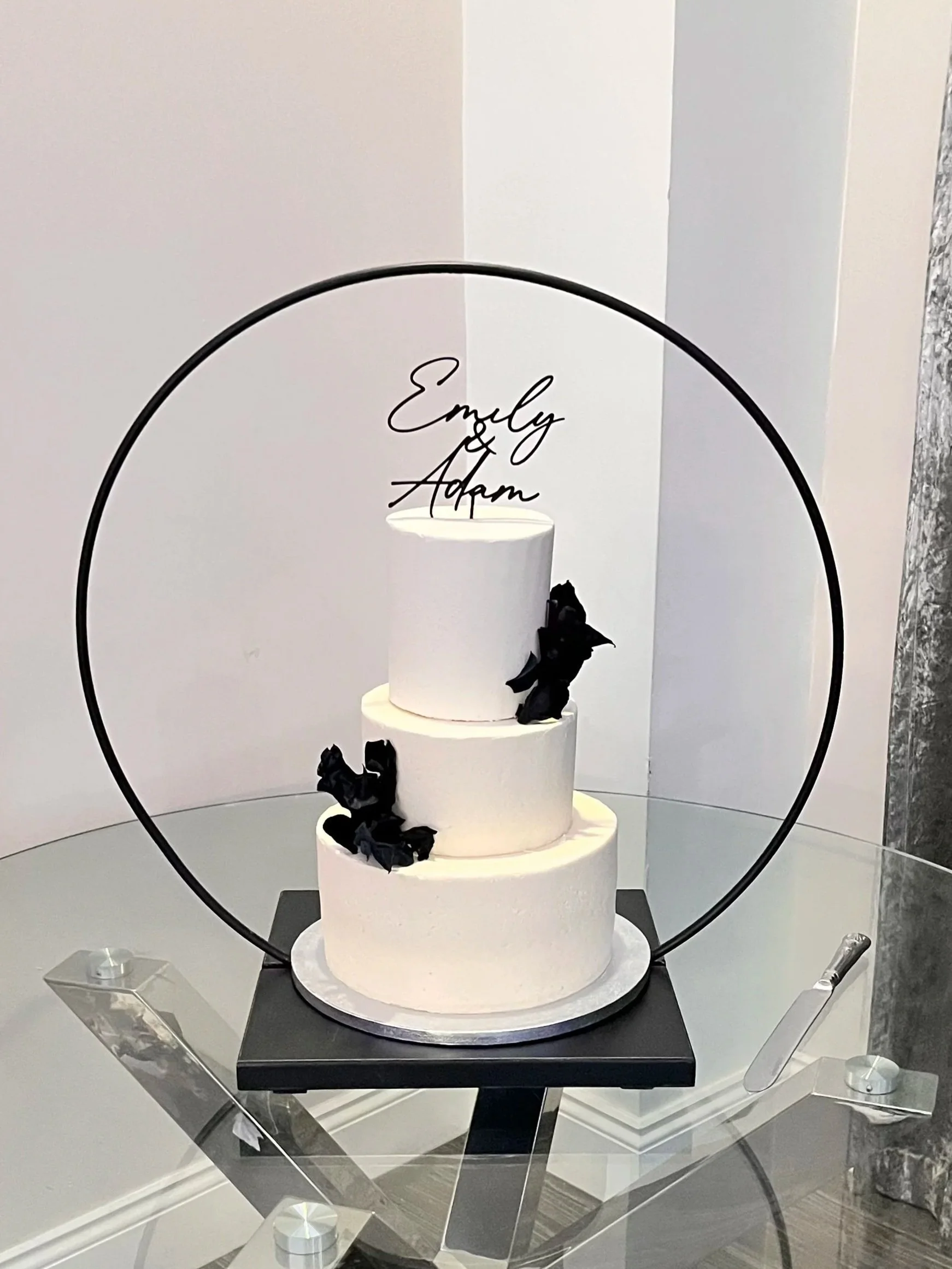 Black and white minimal wedding cake