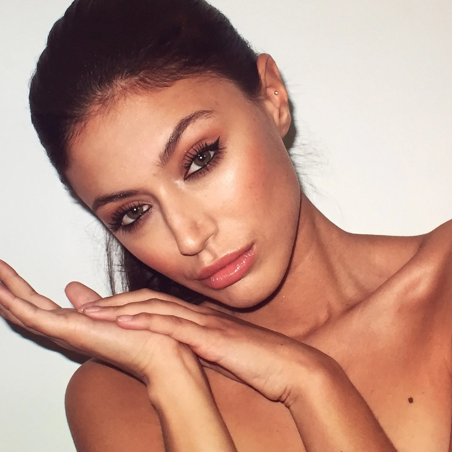 The year is 2016&hellip;

You&rsquo;re 9 years into your dream career as a makeup artist

You&rsquo;re working with beautiful brides, models, and the occasional face off the telly which feels very exciting

You&rsquo;re working part time at MAC wonde