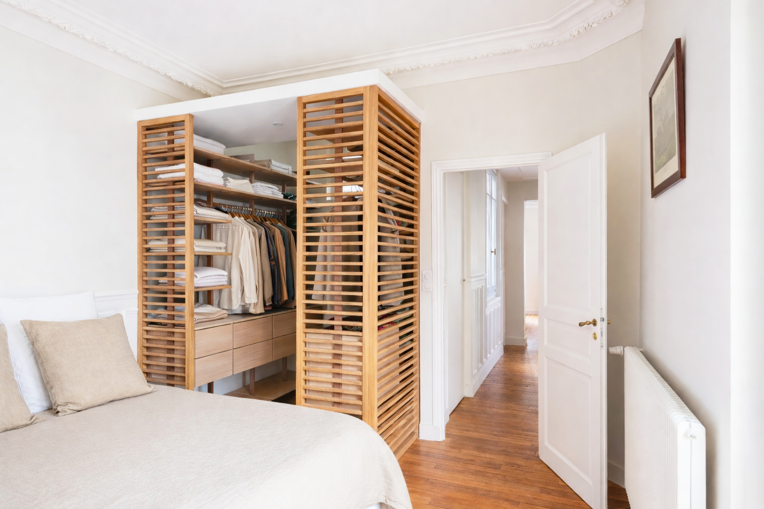 rénovation appartement haussmannien dressing bois ouvert 
