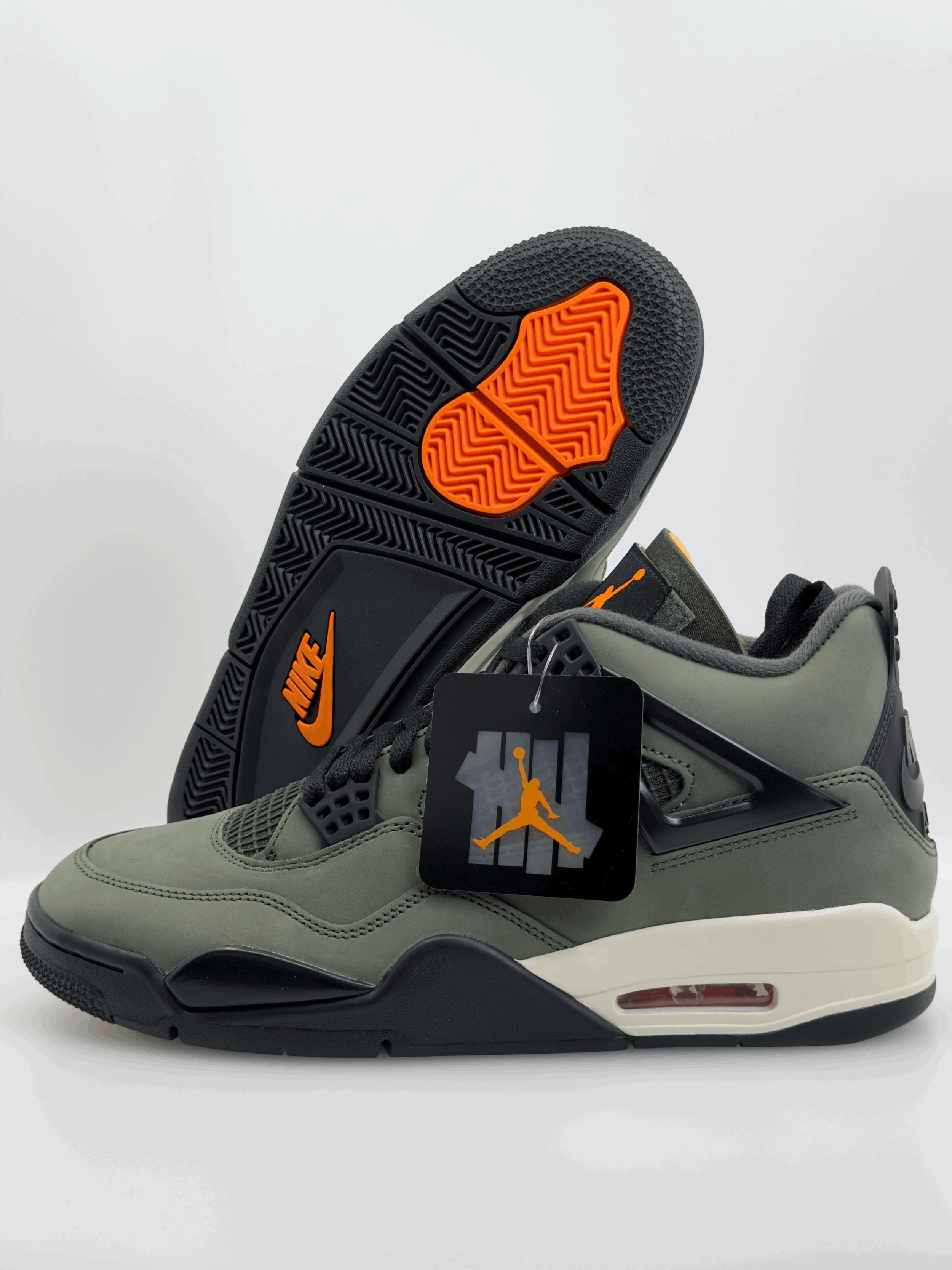 Air Jordan Retro 4 - Undefeated Men 10.5