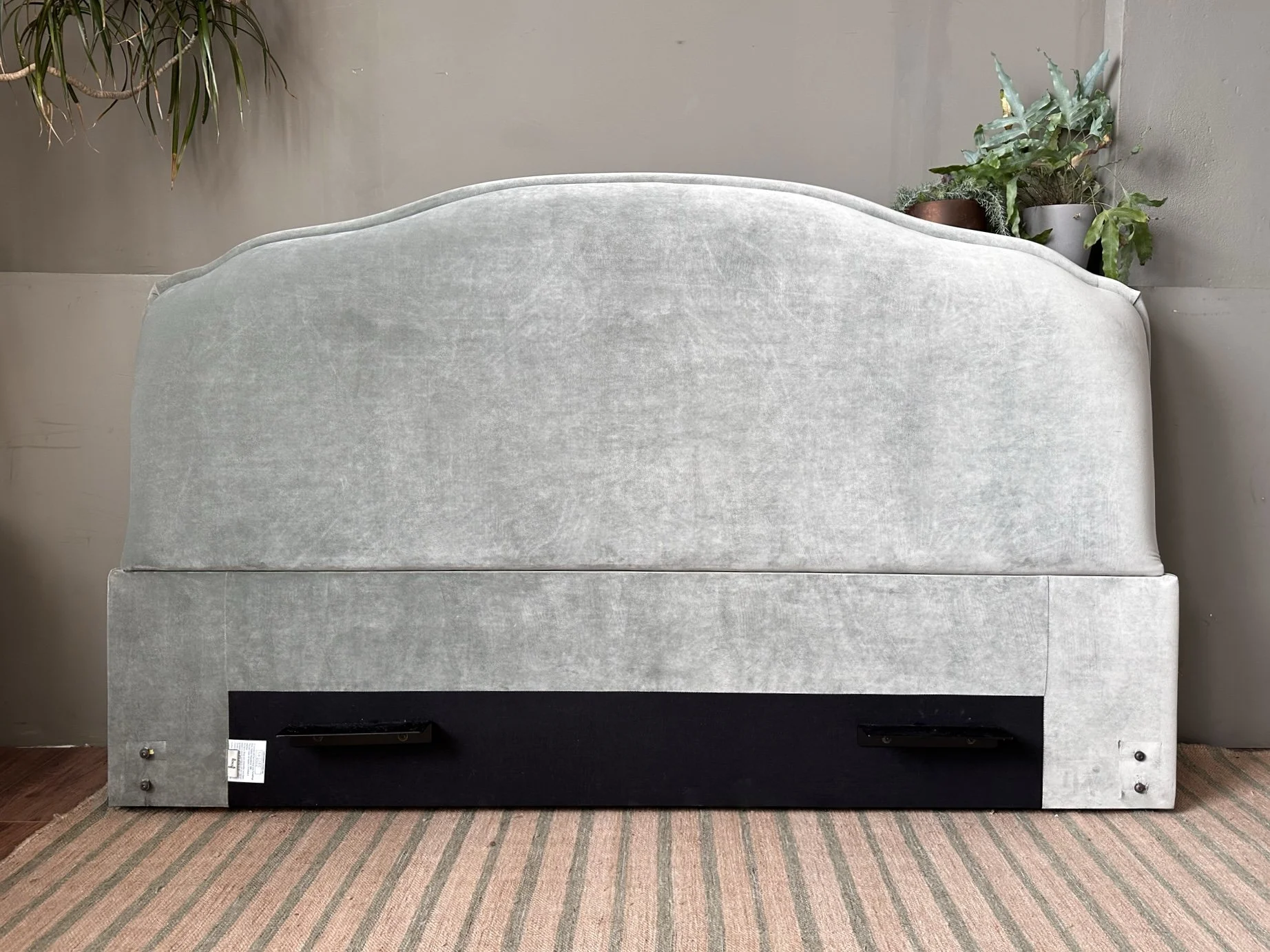 Loaf, Sugar Puff Bed - Superking (RRP £2,045.00)