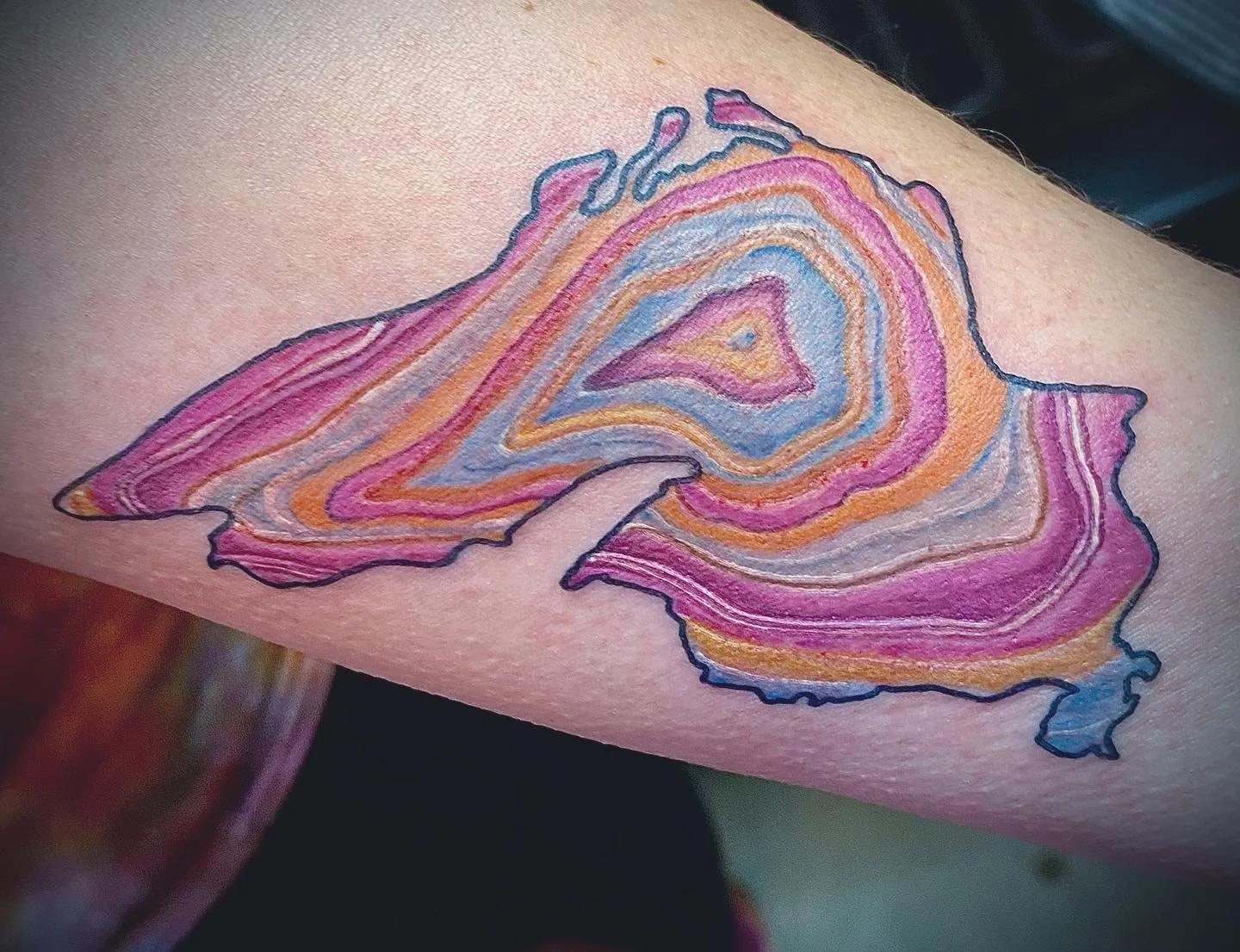 Lake Superior agate.  One of my favorite local tattoos. 

#lakesuperiortattoo #agatetattoo #colortattoo #mntattooartist #mntattooers #duluthtattooartist #duluthtattooshop
