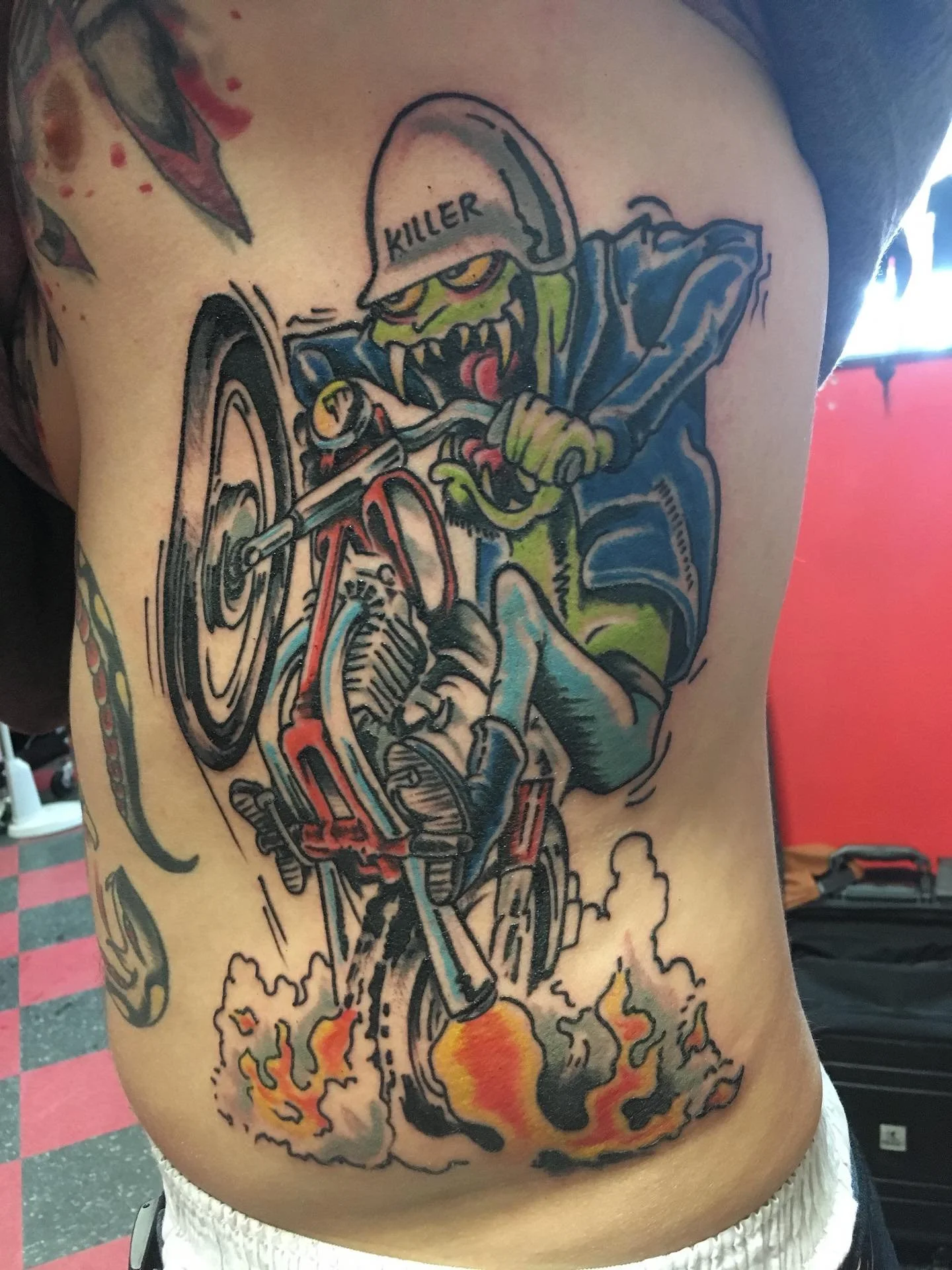Hot rod tattoos are always in stock!!!!

#edrothtribute #hotrodtattoo #monstertattoos #motorcycletattoos #ratfinktattooart #mntattooartist #mntattooers #duluthtattooartist #duluthtattooshop