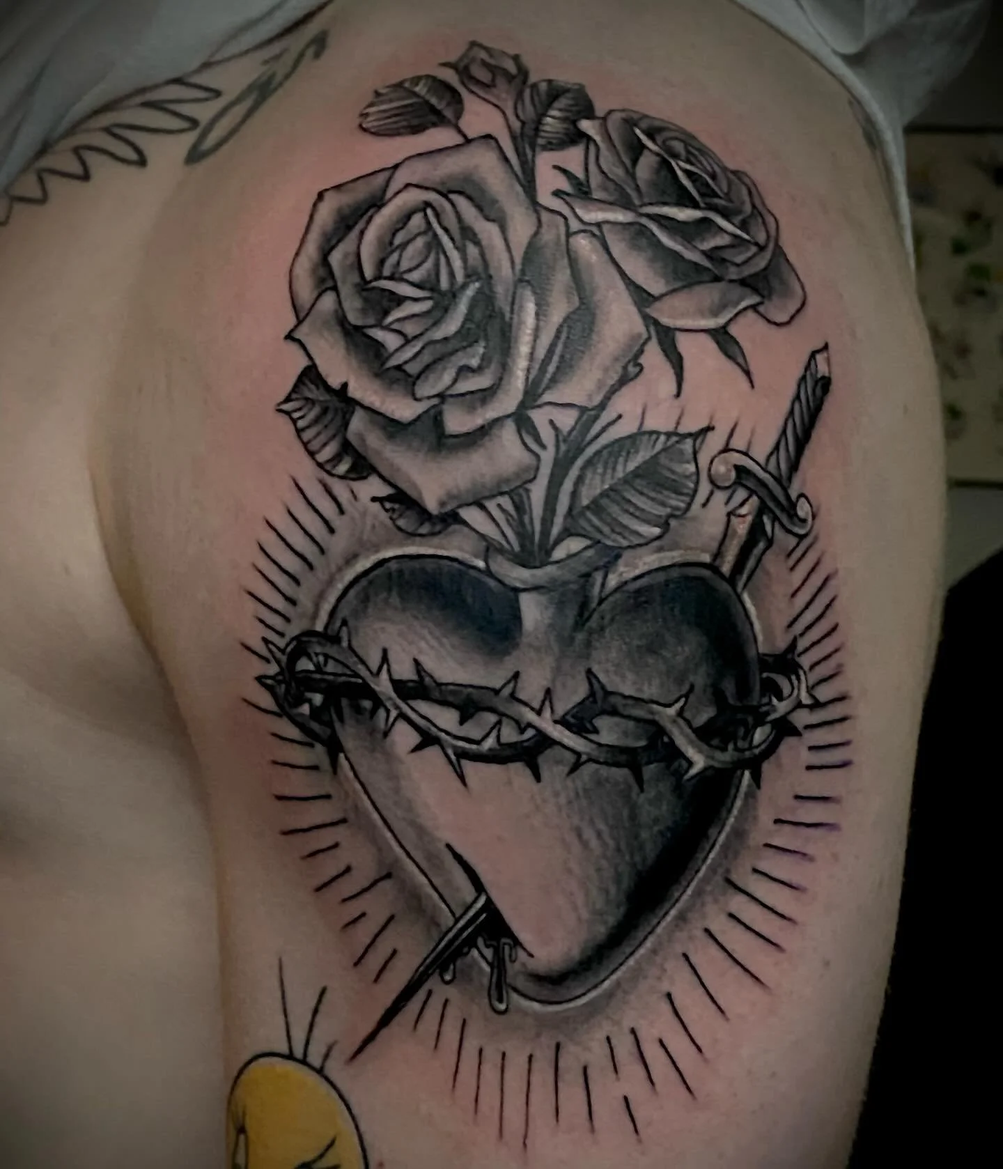 Walkin jammer from my sketch book. 

#mntattooartist #blackandgreytattoo #duluthtattooshop #sacredhearttattoo #rosetattoo