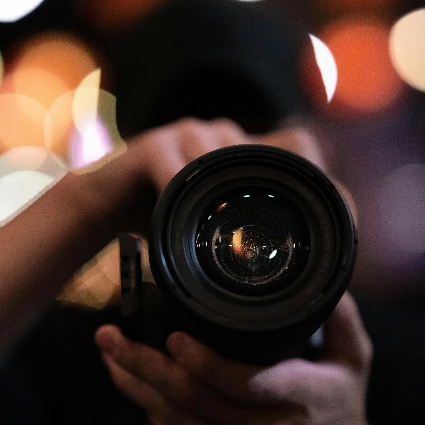 🌟 Now Hiring: Wedding Content Assistant 🌟
Love weddings + social media? Come be my plus-one at weddings + elopements! 💍✨
📸 Your Role:
* Capture candid photos + short videos on your phone
* Focus on behind-the-scenes + ceremony moments
* No editin