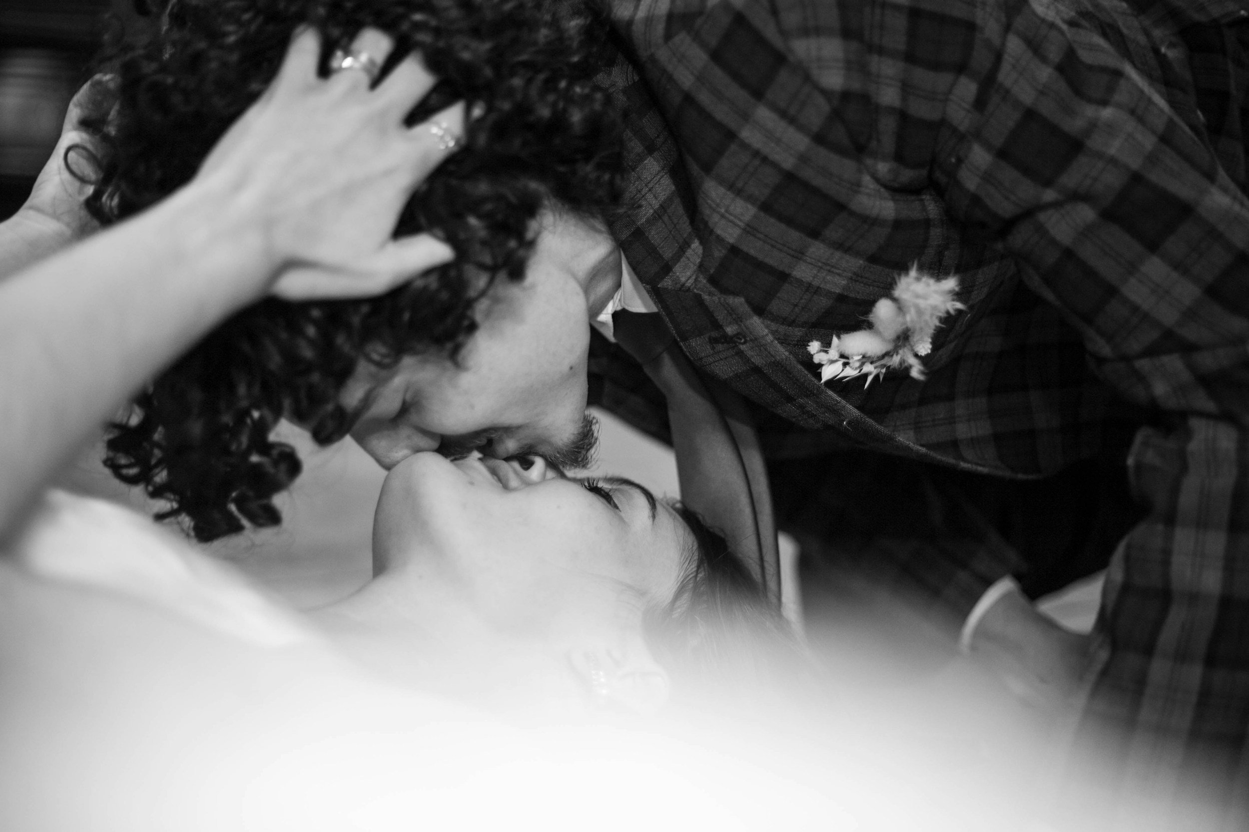 A mural of a cattle drive on a brick building in Fort Worth, Texas, with tables and umbrellas in the foreground and a clear blue sky.