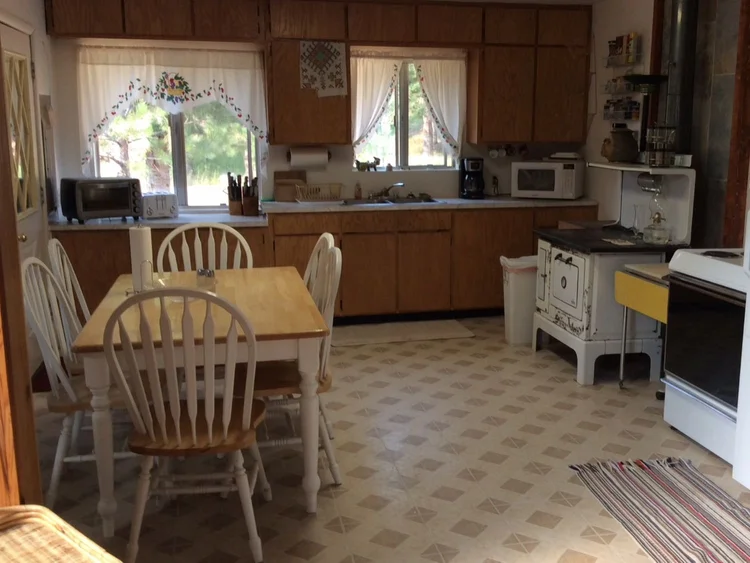 A charming country kitchen in a brown rental cabin in Elk City, Idaho