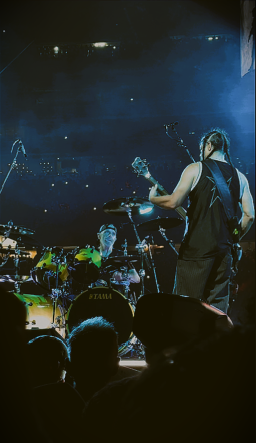Rob+and+lars+playing+gillette.png