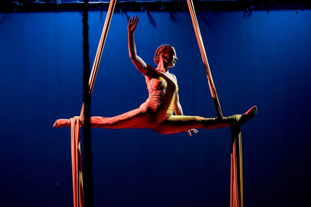 akrobatka, která otvírá společenská tabu