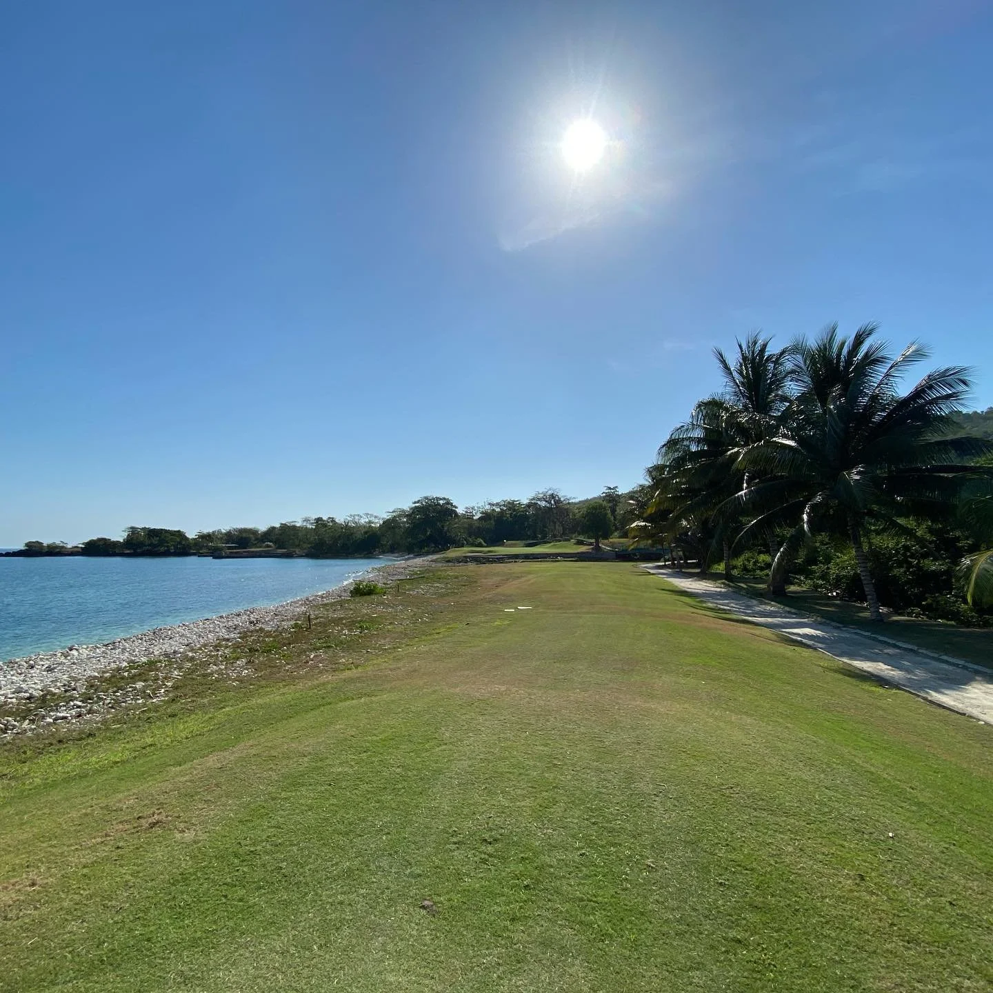 Did you make it over the water today on 4? @phoenixjamaica #phoenixjamaica #tryallclub #visitjamaica #jamaicianvilla #luxuryvilla #tryallgolf