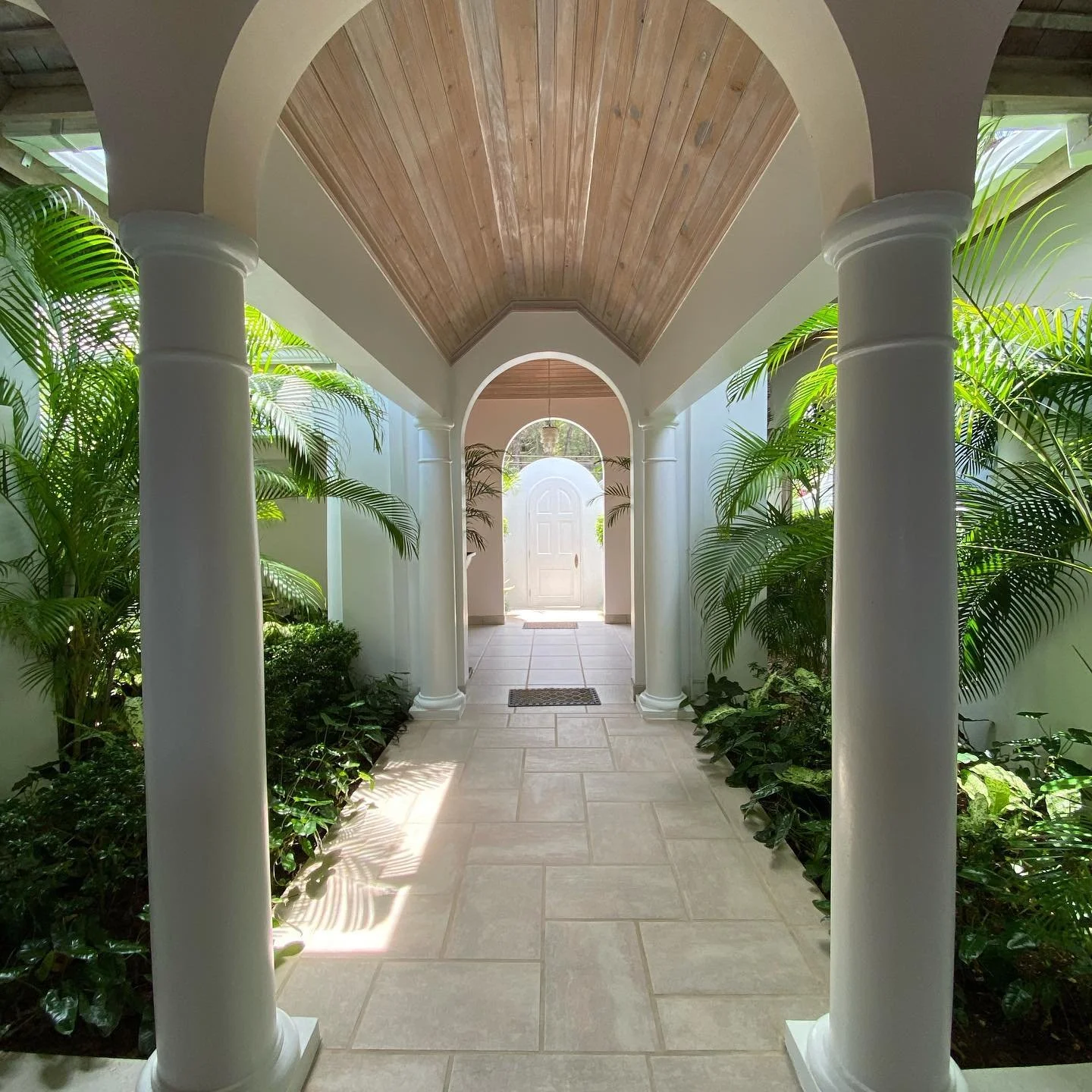 Pretty sunlight streaming into the house @phoenixjamaica #phoenixjamaica #luxuryvilla #visitjamaica