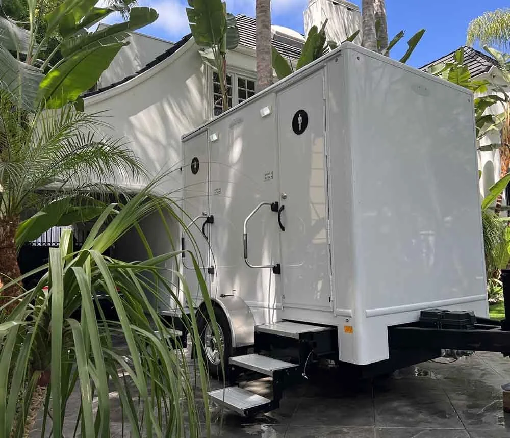 Portable bathrooms in Pembroke Pines, FL for special events and outdoor weddings