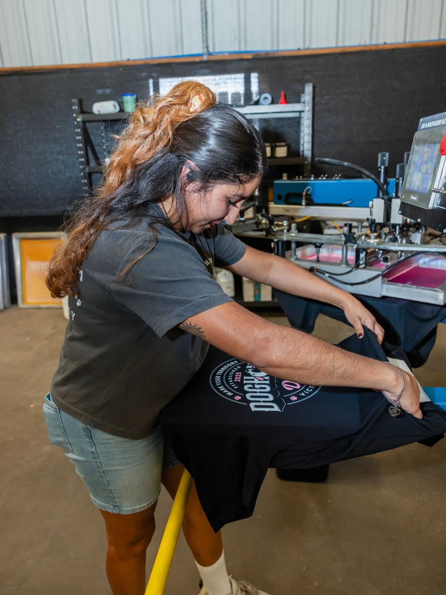 Your logo deserves more than a cheap print.
Clean artwork. Quality apparel. Screen printing done right. 🐾

Behind every clean print is the person who makes the details matter. 🫟