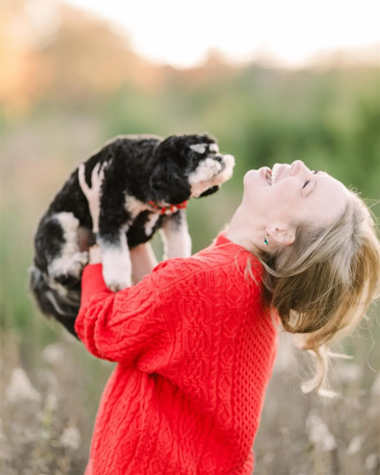 Holly jolly 🎄

Had the best time taking these Christmas pictures with Janeen and Tallie! I love everything about these pictures - the colors, the light, the connection - so much joy!