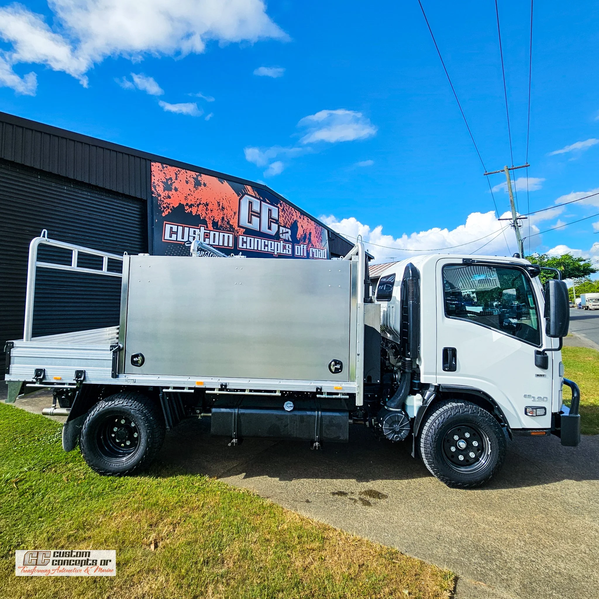 This is what a proper working setup looks like.

✅2350L toolboxes both sides
✅Slide-out bench + custom internal storage that actually gets used
✅Centre gate for external lockable space
✅Rear drawer added into the existing tray
✅Under tray box and a w