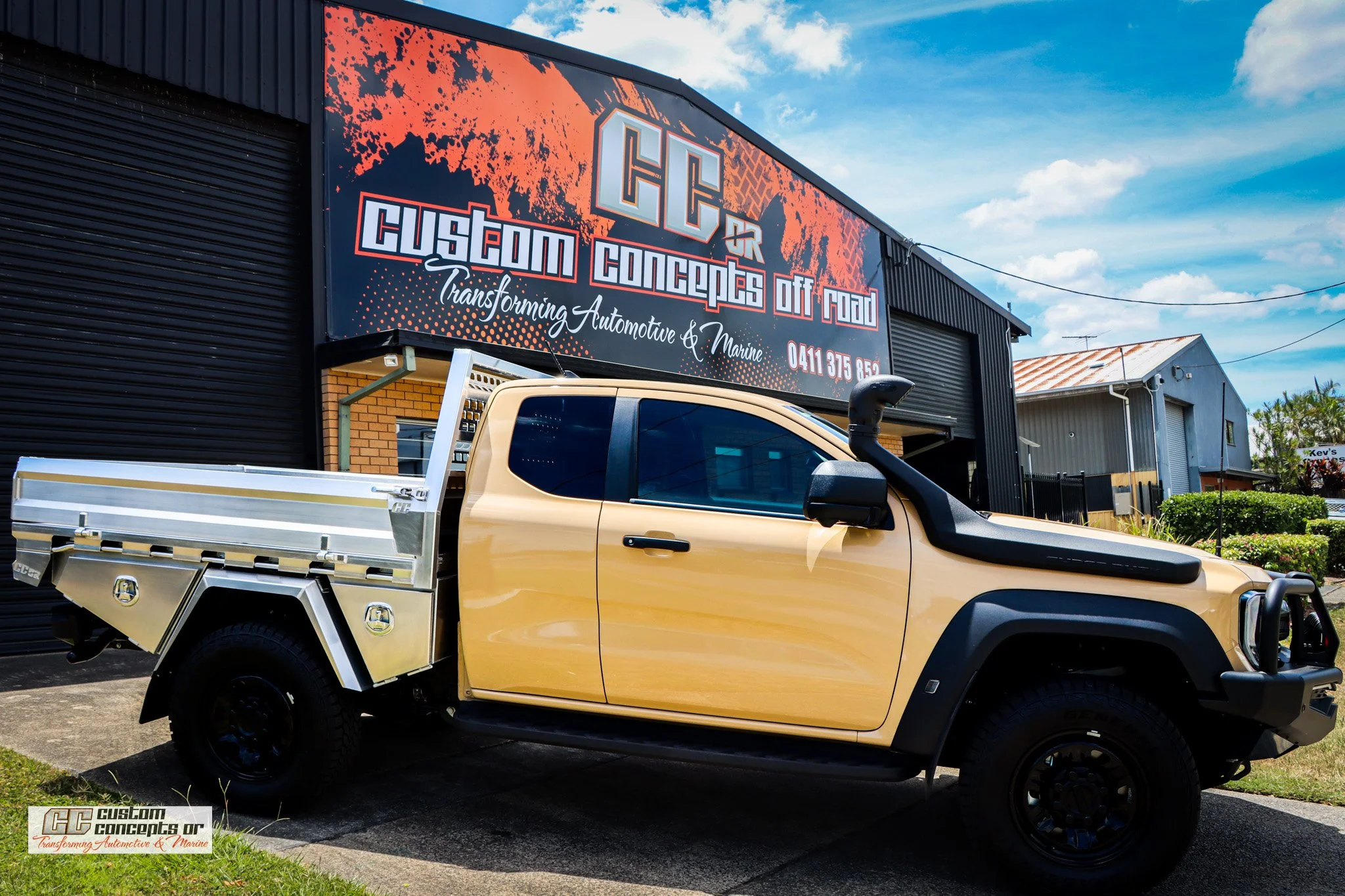 Super Duty Space Cab Tradie Tray with under tray boxes.jpg