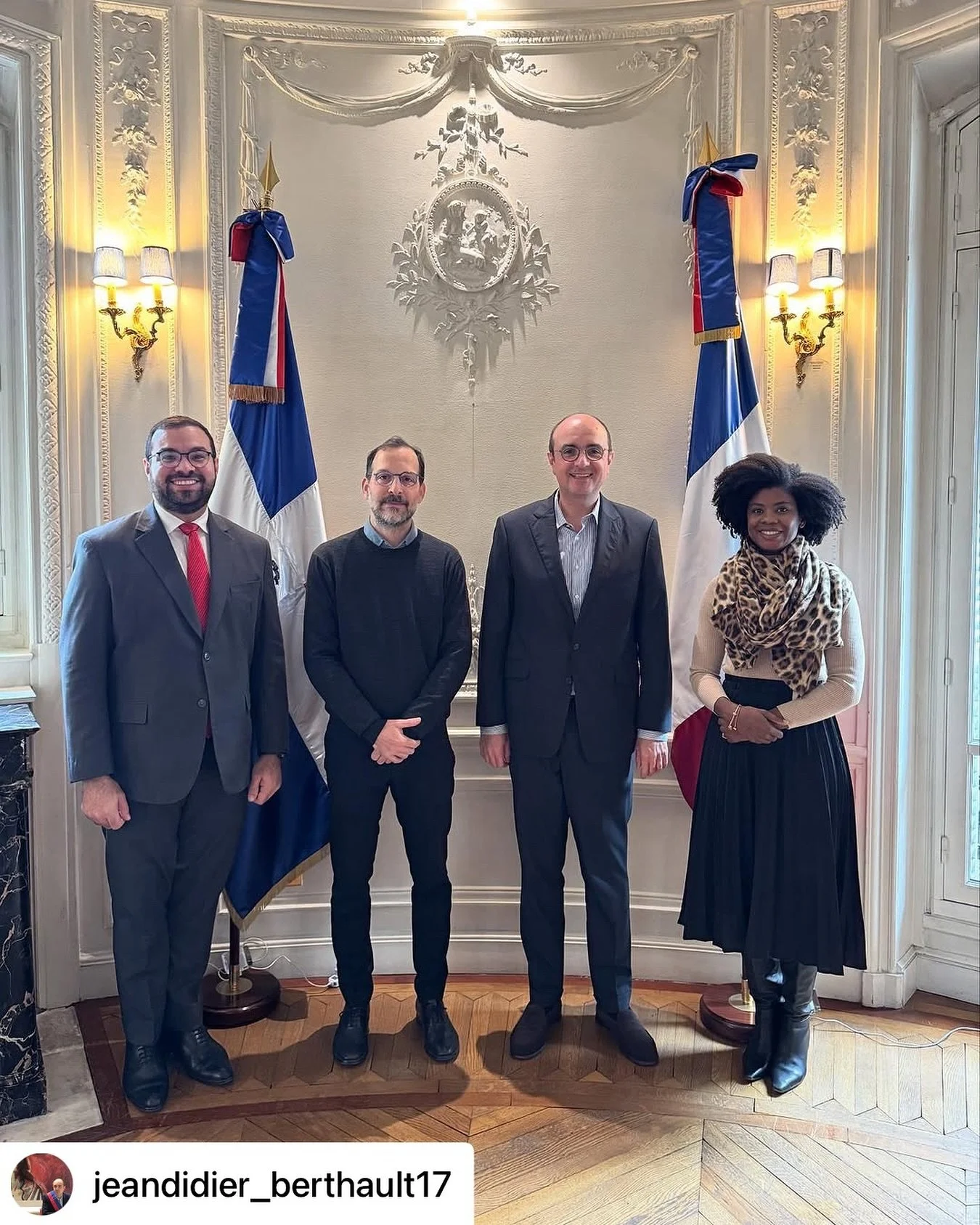 Posted @withregram &bull; @jeandidier_berthault17 🇩🇴 🇫🇷 Merci &agrave; SE David Puig nouvel Ambassadeur @rdenfrancia et &agrave; ses conseillers pour leur accueil 🙏

Avec la Place de la R&eacute;publique dominicaine et le square de l&rsquo;Am&ea