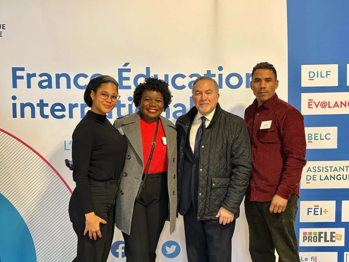 Le conseiller Alberto Villaroel a particip&eacute; le 4 d&eacute;cembre dernier &agrave; la c&eacute;r&eacute;monie comm&eacute;morative du 120e anniversaire du programme des assistants de langue, une initiative coordonn&eacute;e par France &Eacute;d