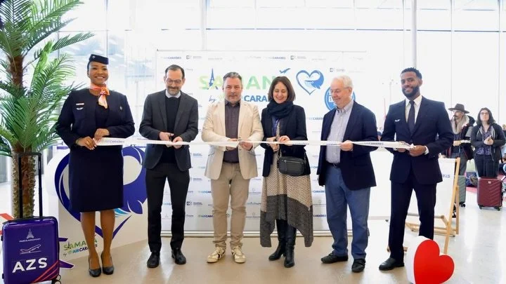 Lundi 15 d&eacute;cembre, Air Cara&iuml;bes a officiellement inaugur&eacute; sa nouvelle liaison vers Saman&aacute;, marquant ainsi la premi&egrave;re fois que la compagnie a&eacute;rienne assure des vols directs entre l'a&eacute;roport de Paris-Orly