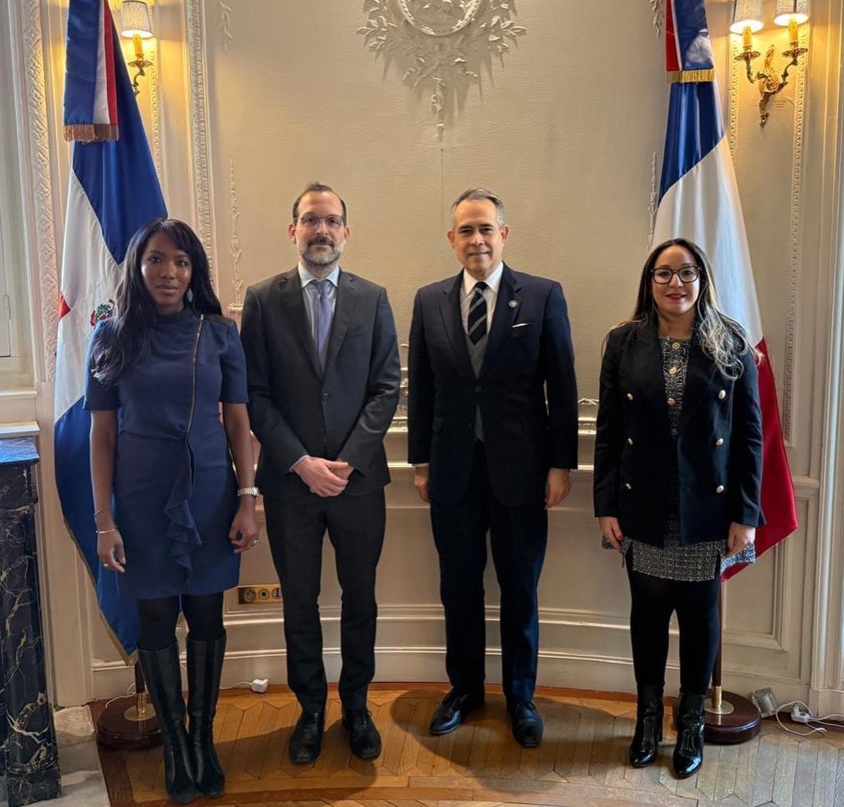 Du 1er au 5 d&eacute;cembre, l&rsquo;ambassadeur Federico Alberto Cuello Camilo a effectu&eacute; une mission officielle aupr&egrave;s de l&rsquo;OCDE, visant &agrave; renforcer le rapprochement de la R&eacute;publique dominicaine avec l&rsquo;Organi