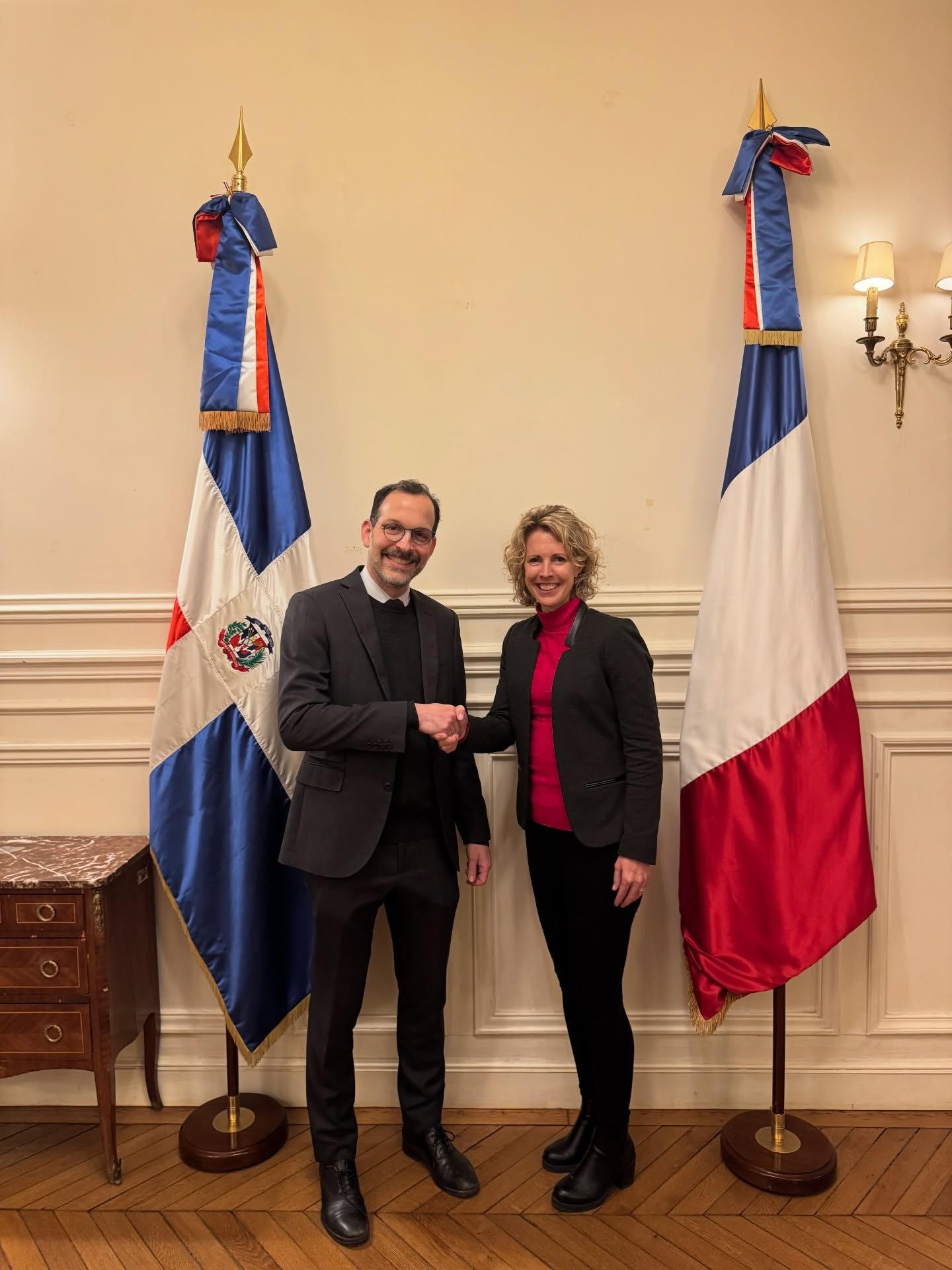 Nous avons &eacute;t&eacute; ravis d&rsquo;accueillir Mme Sonia Barbry @soniabarbrydiplomate, ambassadrice de France en R&eacute;publique dominicaine, &agrave; notre ambassade &agrave; Paris. A cette occasion, l&rsquo;ambassadrice Sonia Barbry a &eac