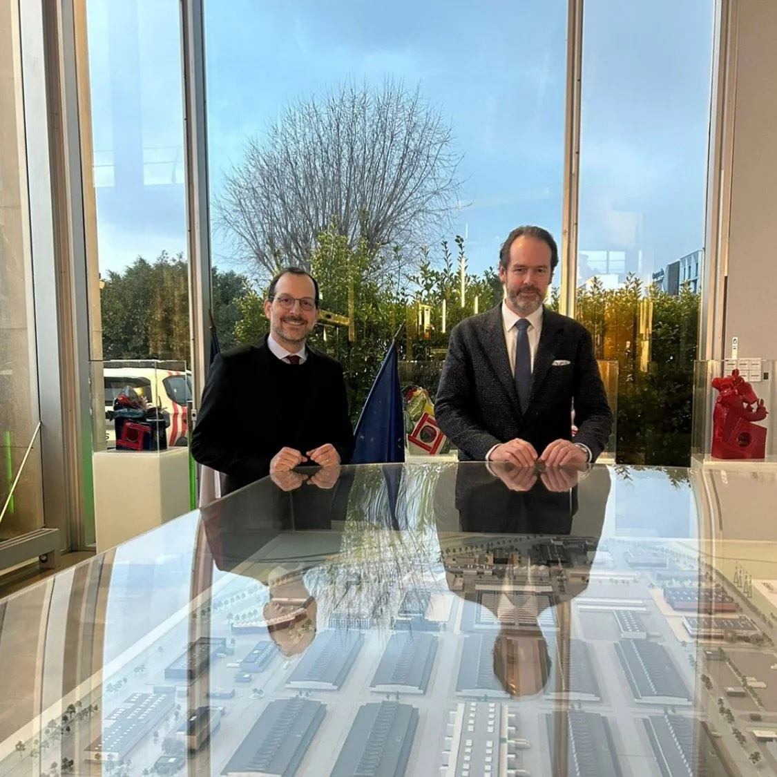 Hier nous avons visit&eacute; le March&eacute; International de Rungis, le plus grand march&eacute; de gros au monde, afin d&rsquo;explorer les opportunit&eacute;s commerciales et de renforcer les liens avec les acteurs cl&eacute;s du secteur agroali