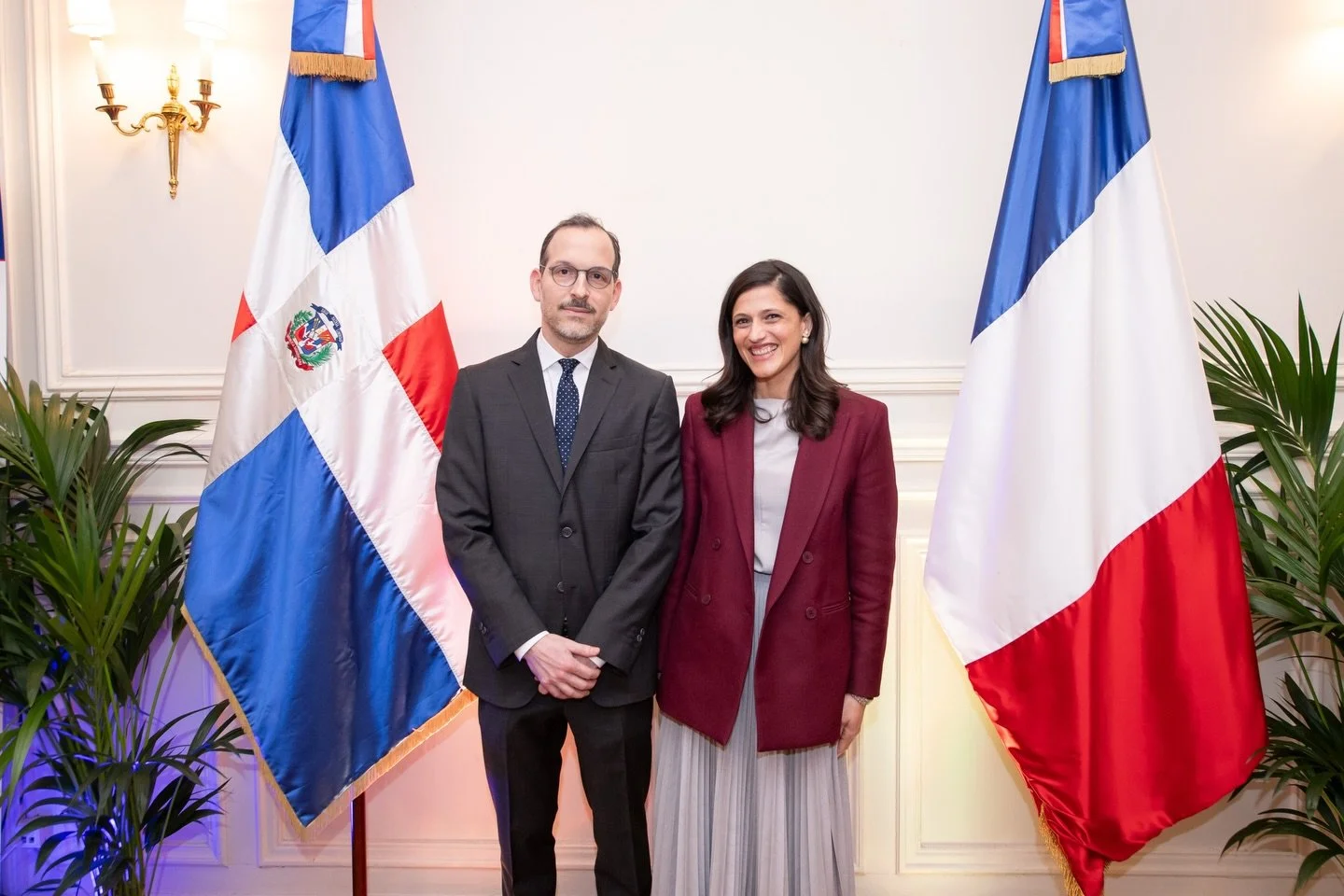 Avec fiert&eacute; et enthousiasme, nous avons comm&eacute;mor&eacute; &agrave; l&rsquo;Ambassade de la R&eacute;publique dominicaine en France notre f&ecirc;te nationale 🇩🇴, avec la Ministre d&eacute;l&eacute;gu&eacute;e aupr&egrave;s du ministre 
