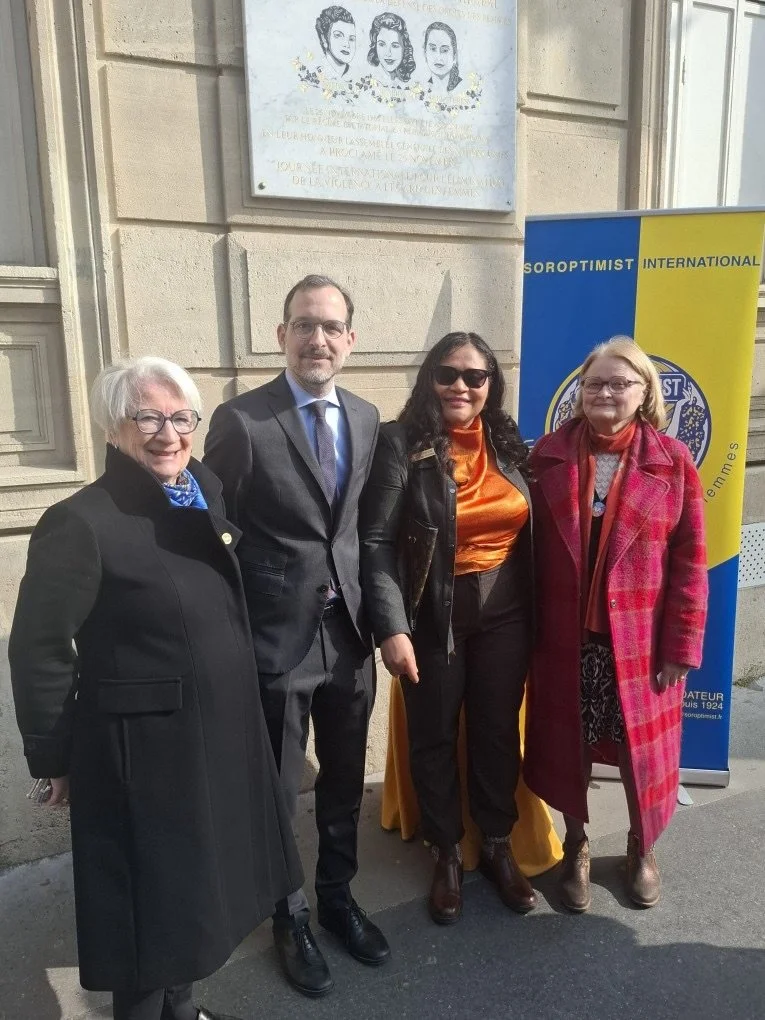 A l&rsquo;occasion de la Journ&eacute;e internationale de la femme, l&rsquo;ambassadeur de la R&eacute;publique dominicaine en France, David Puig, a particip&eacute; le 8 mars dernier &agrave; une offrande florale &agrave; la plaque comm&eacute;morat