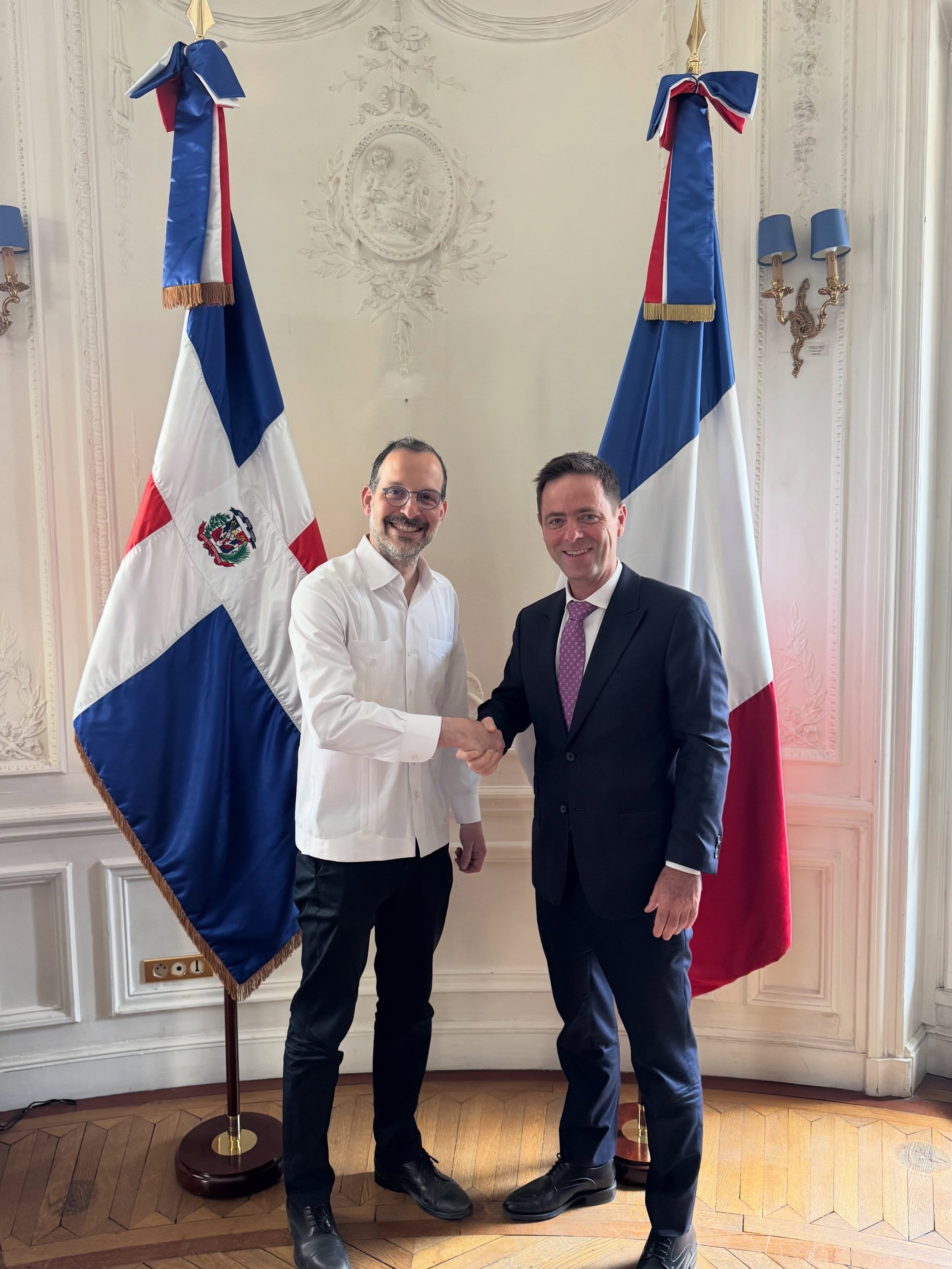 L&rsquo;ambassadeur David Puig a eu un entretien cordial avec M. Beno&icirc;t Larrouquis, d&eacute;put&eacute; &agrave; l&rsquo;Assembl&eacute;e nationale repr&eacute;sentant la deuxi&egrave;me circonscription des Fran&ccedil;ais &eacute;tablis &agra