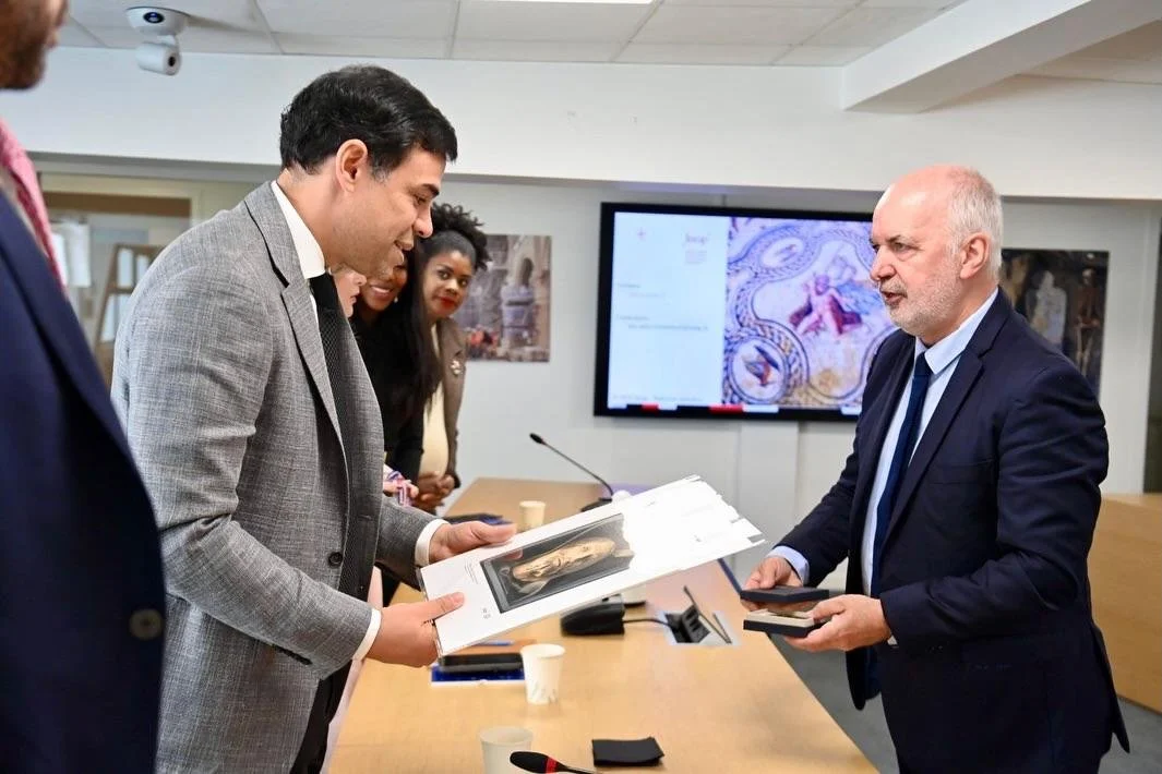 Visite de travail en France du ministre de la Culture, Roberto Ángel Salcedo