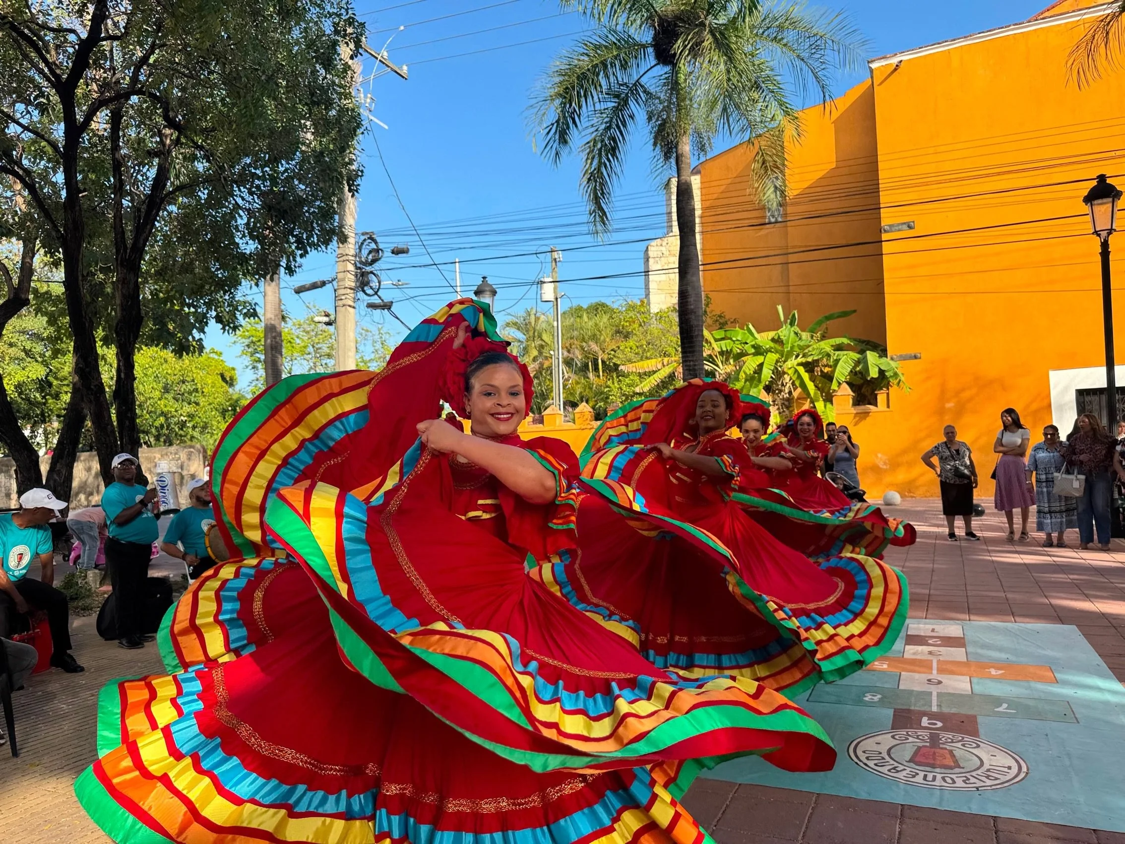 Repost from @turismord
&bull;
&iexcl;Celebramos nuestras ra&iacute;ces! 🎉 

✨ Cada esquina de @tuciudadcolonial te regala un momento perfecto para una foto, con una mezcla m&aacute;gica de m&uacute;sica, arte y fachadas encantadoras para vivir la ex