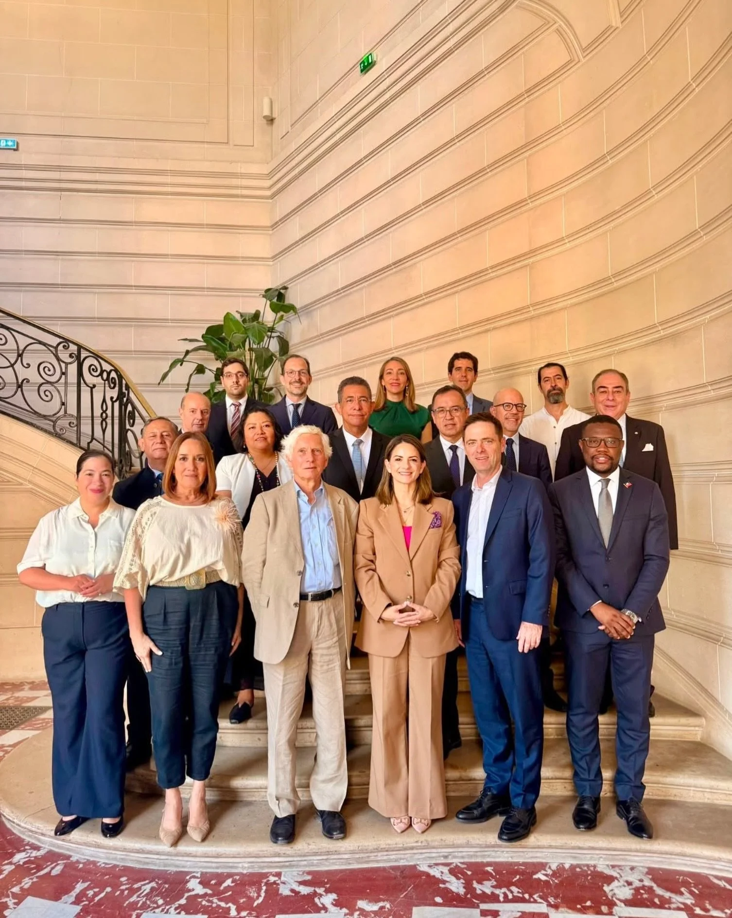 L&rsquo;ambassadeur de la R&eacute;publique dominicaine en France, David Puig, a particip&eacute; au d&eacute;jeuner mensuel du Groupe des ambassadeurs d&rsquo;Am&eacute;rique latine et des Cara&iuml;bes (GALA), qui s&rsquo;est tenu &agrave; la Maiso