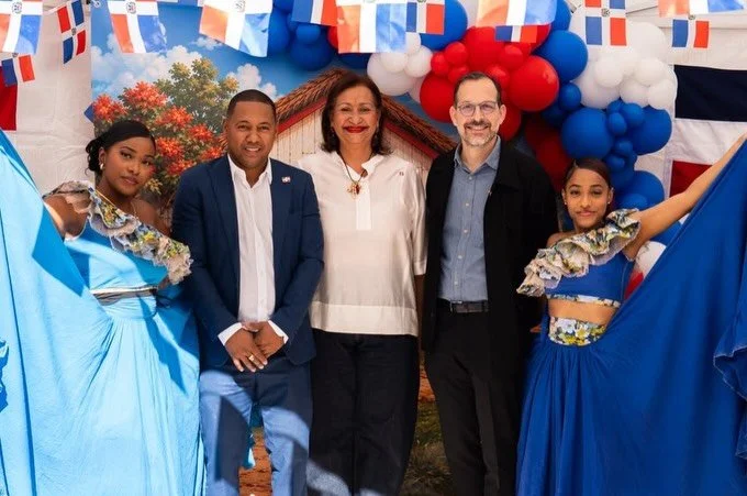 Le 19 septembre dernier, l&rsquo;ambassadeur David Puig et la consule g&eacute;n&eacute;rale &agrave; Marseille, Ana Emilia B&aacute;ez, ont accompagn&eacute; la communaut&eacute; dominicaine de Lyon lors de la traditionnelle F&ecirc;te du Drapeau de